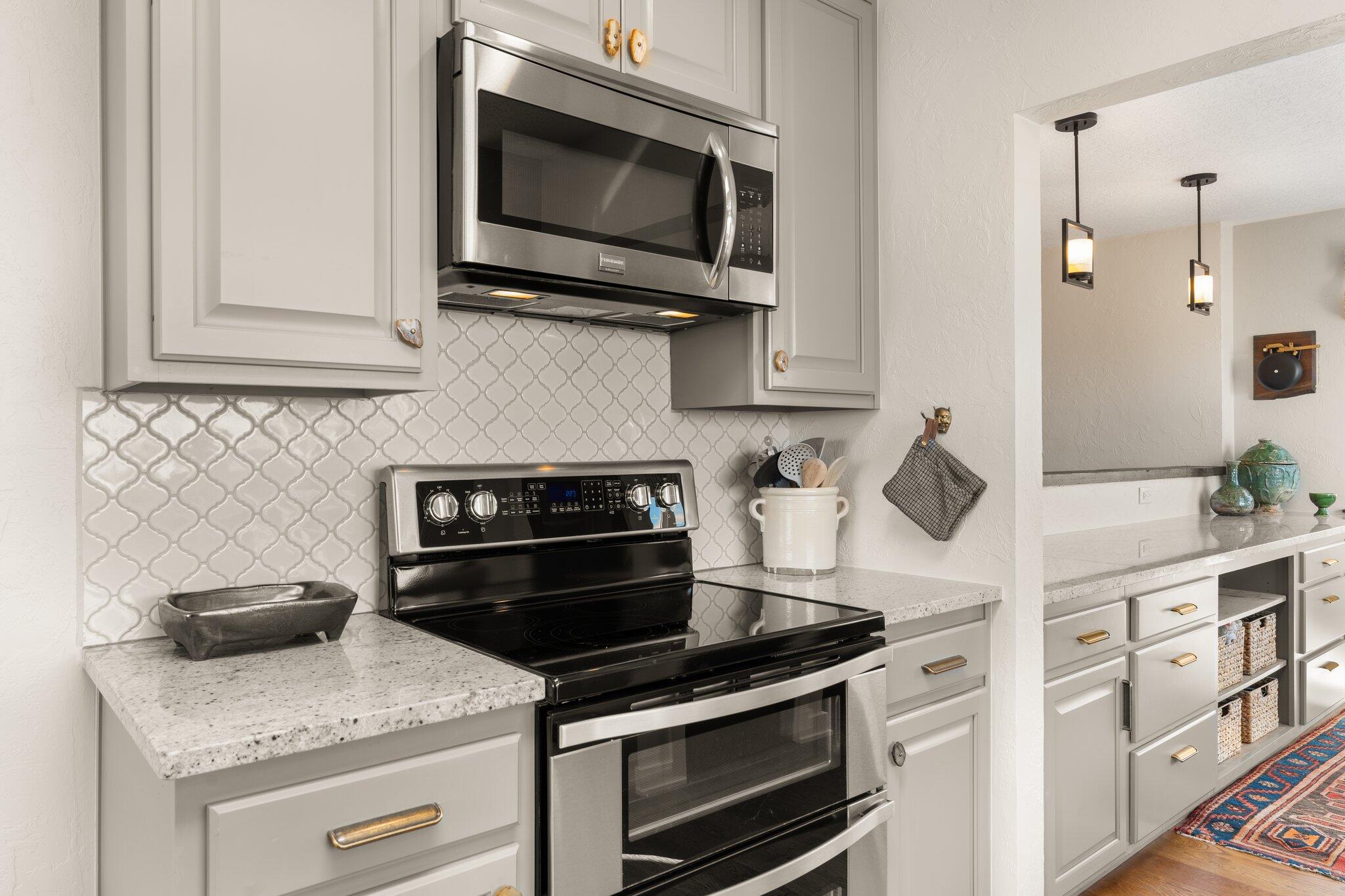 9710 SAN BERNARDINO Drive NE