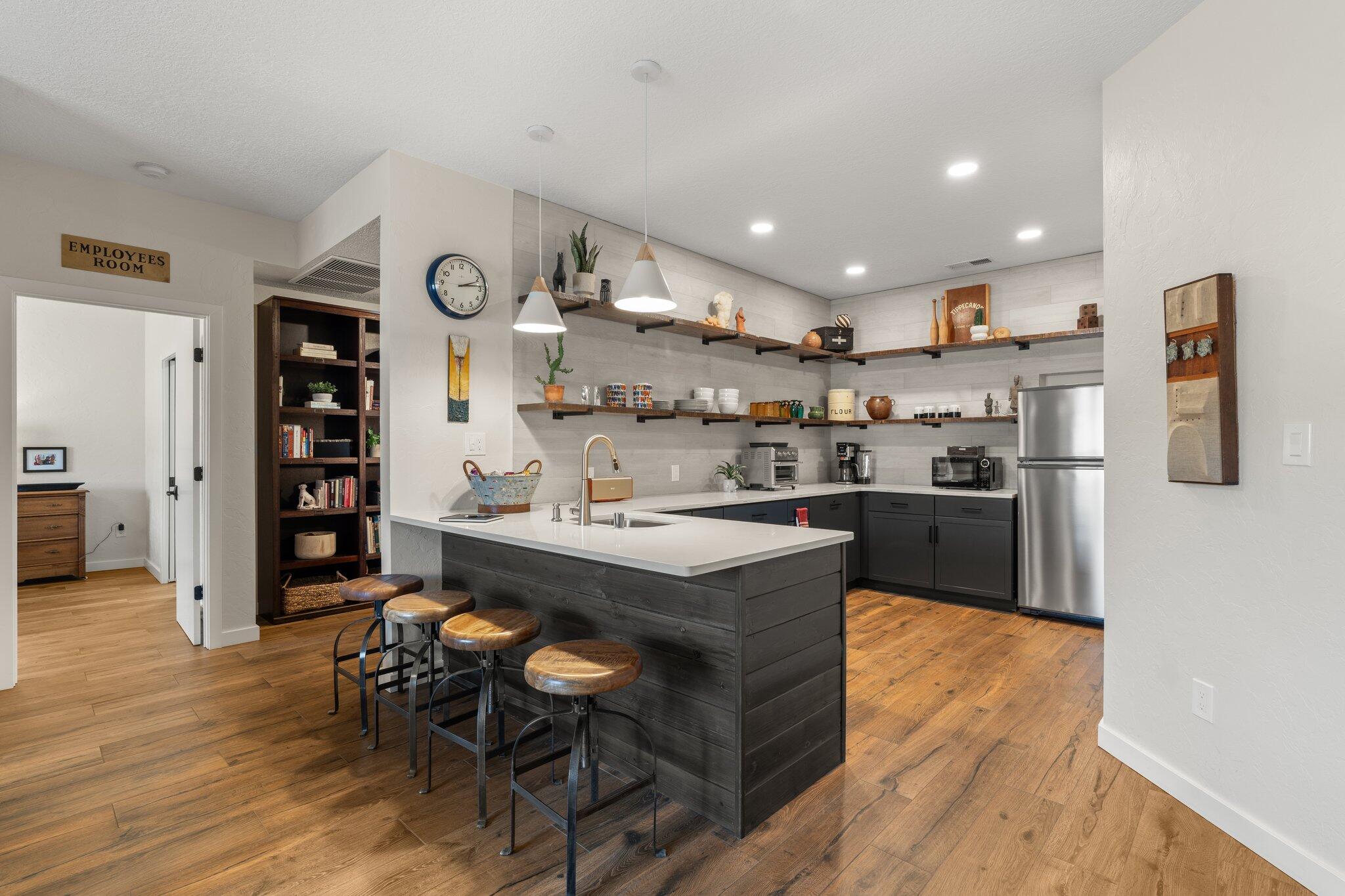 9710 SAN BERNARDINO Drive NE