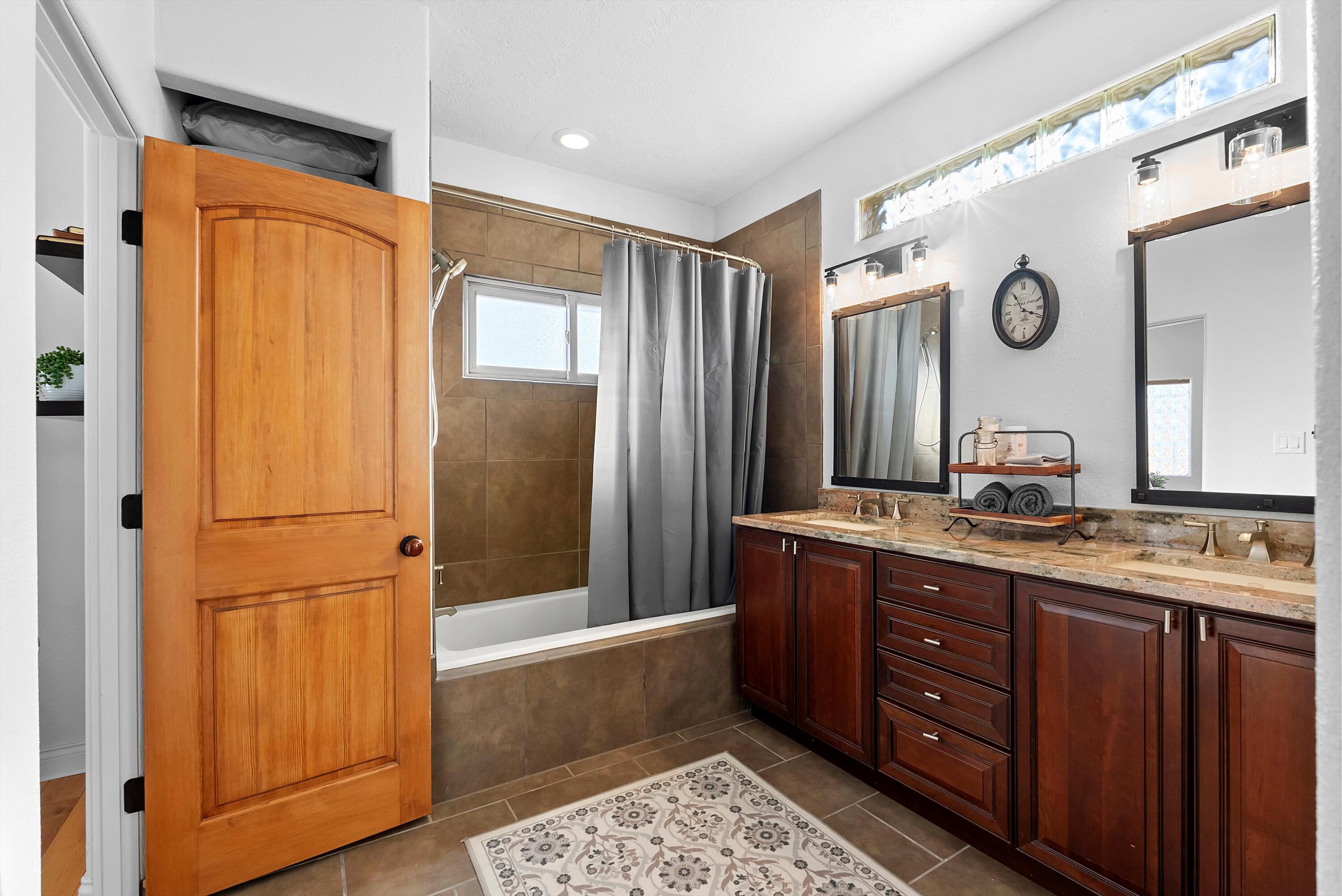 8951 ALAMEDA Boulevard NE