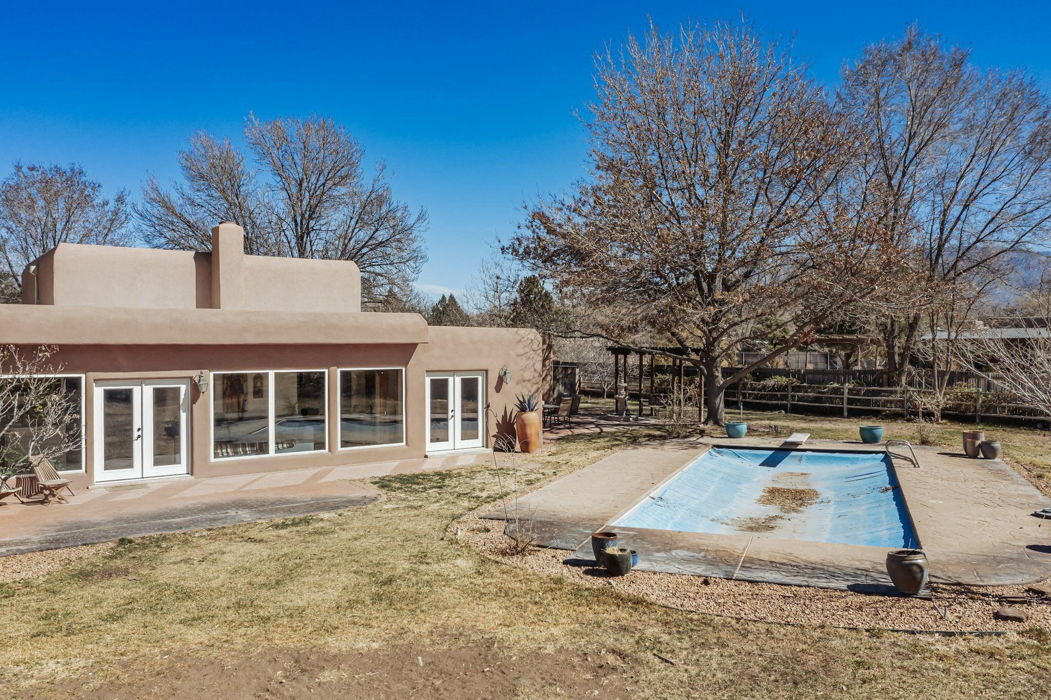 944 CAMINO RANCHITOS NW