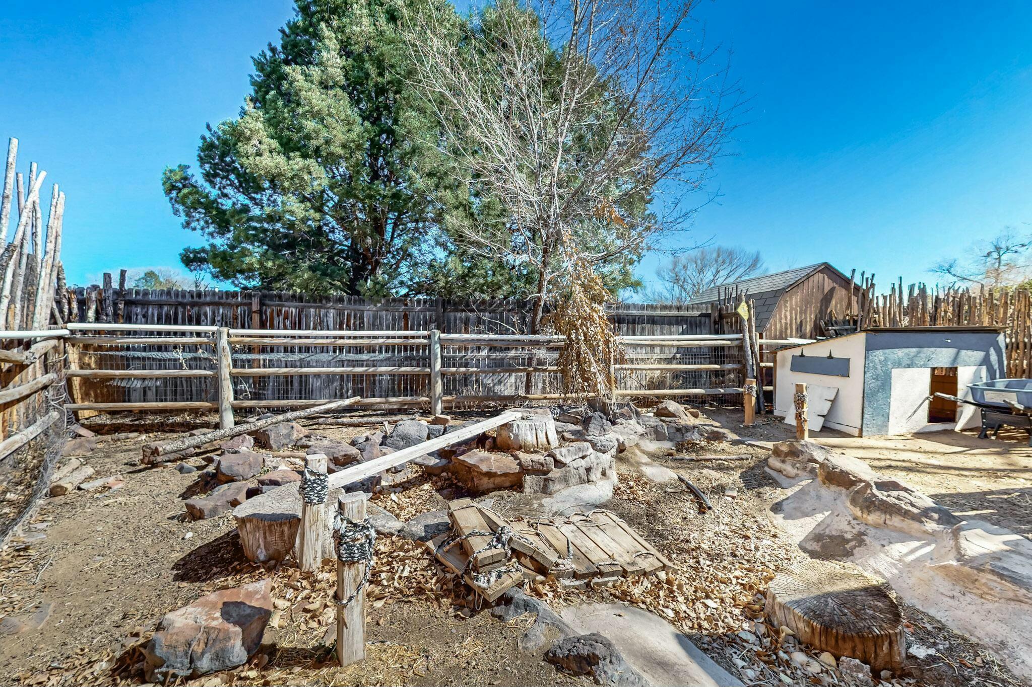 944 CAMINO RANCHITOS NW