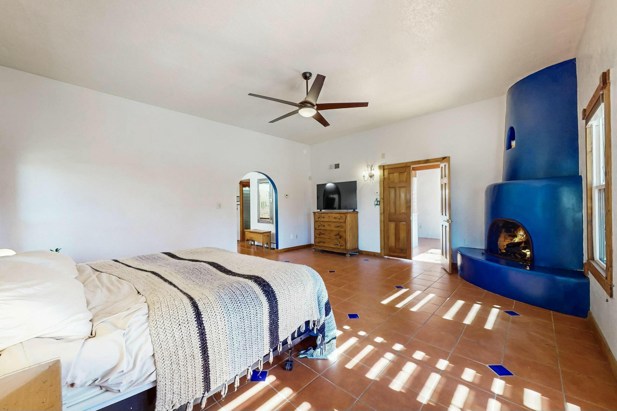 944 CAMINO RANCHITOS NW