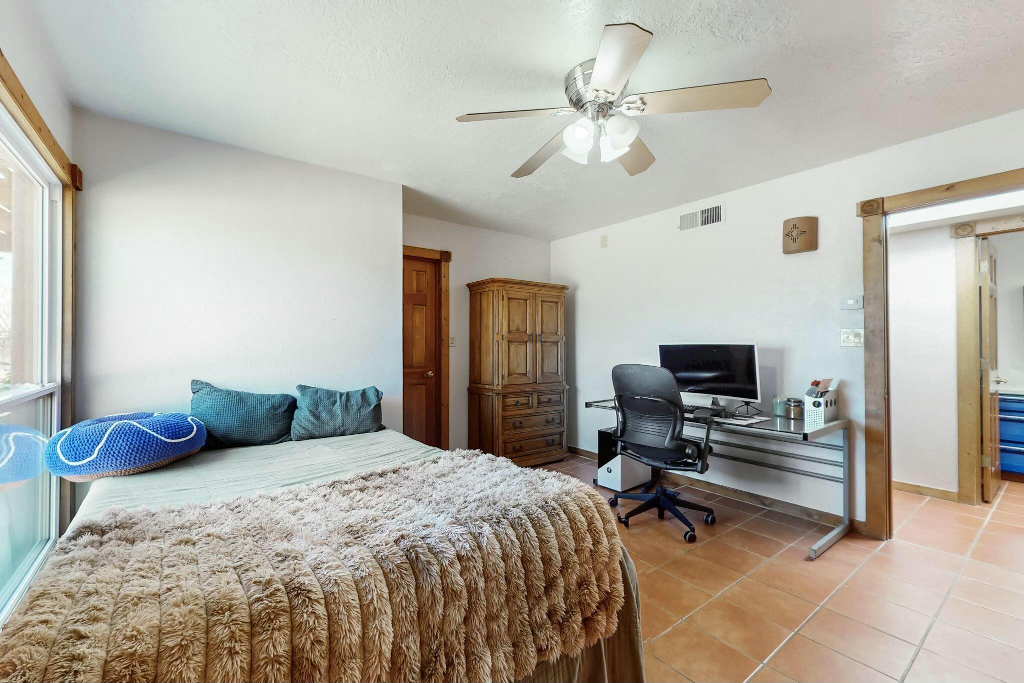 944 CAMINO RANCHITOS NW