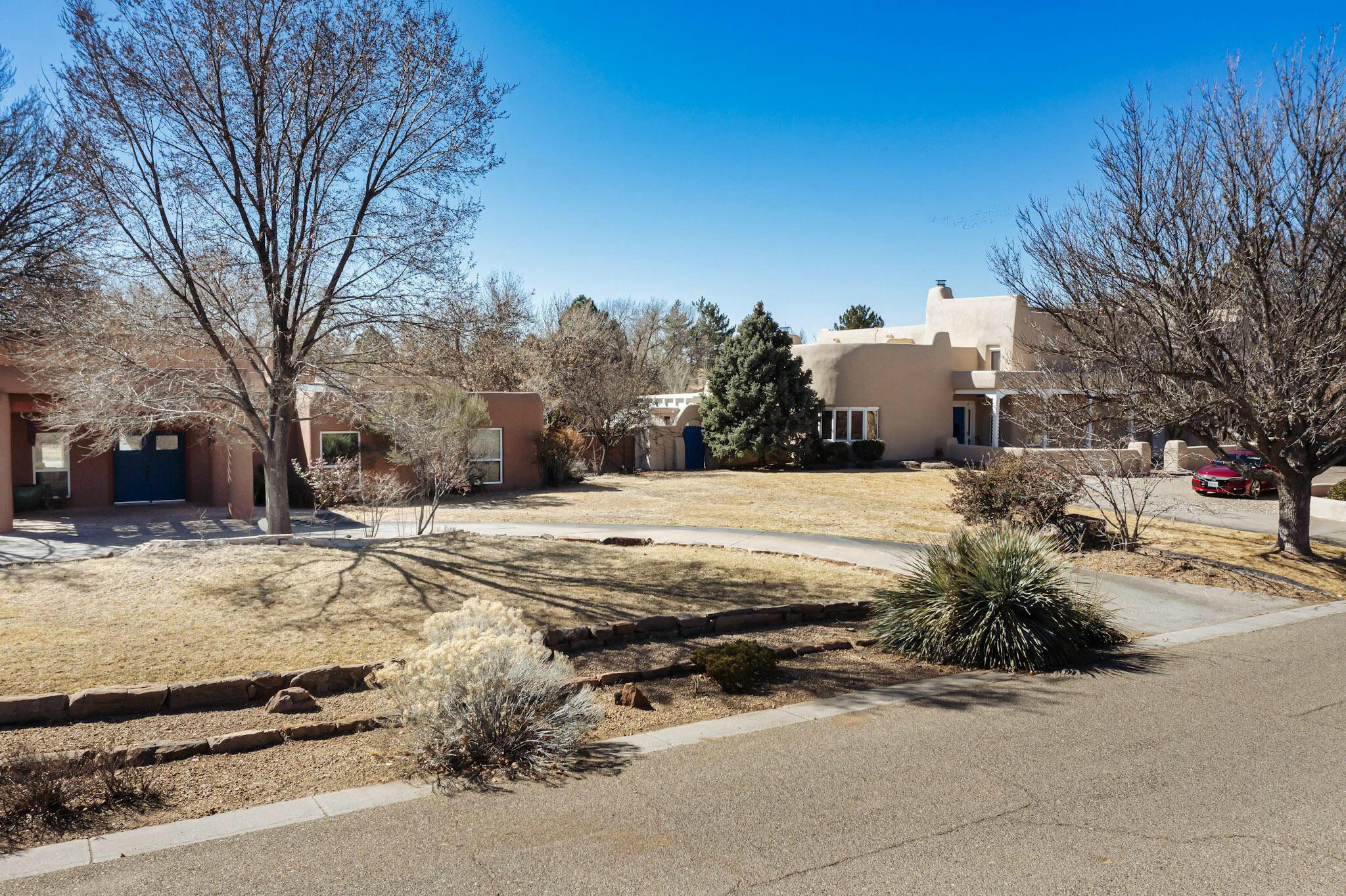 944 CAMINO RANCHITOS NW