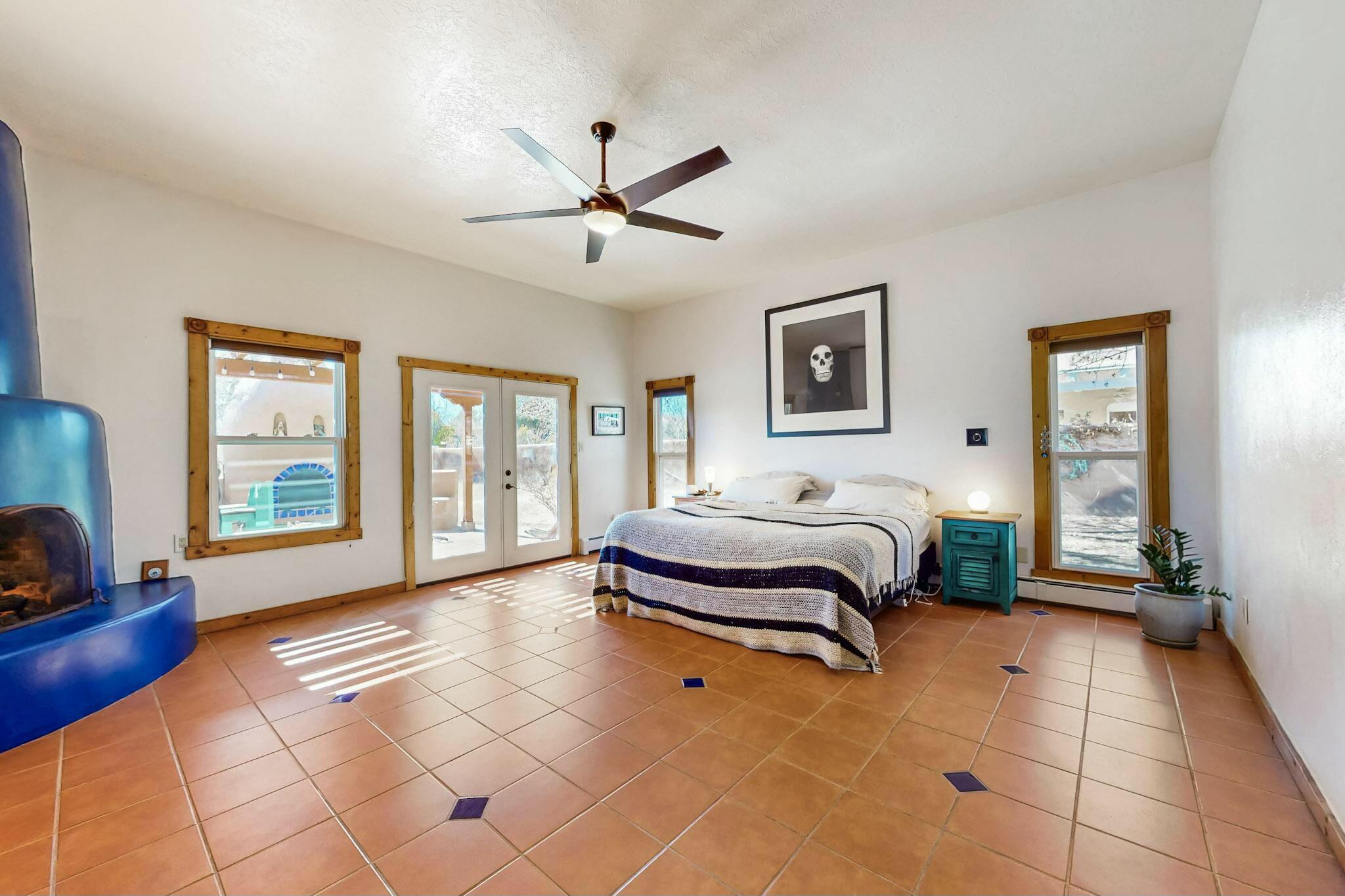 944 CAMINO RANCHITOS NW