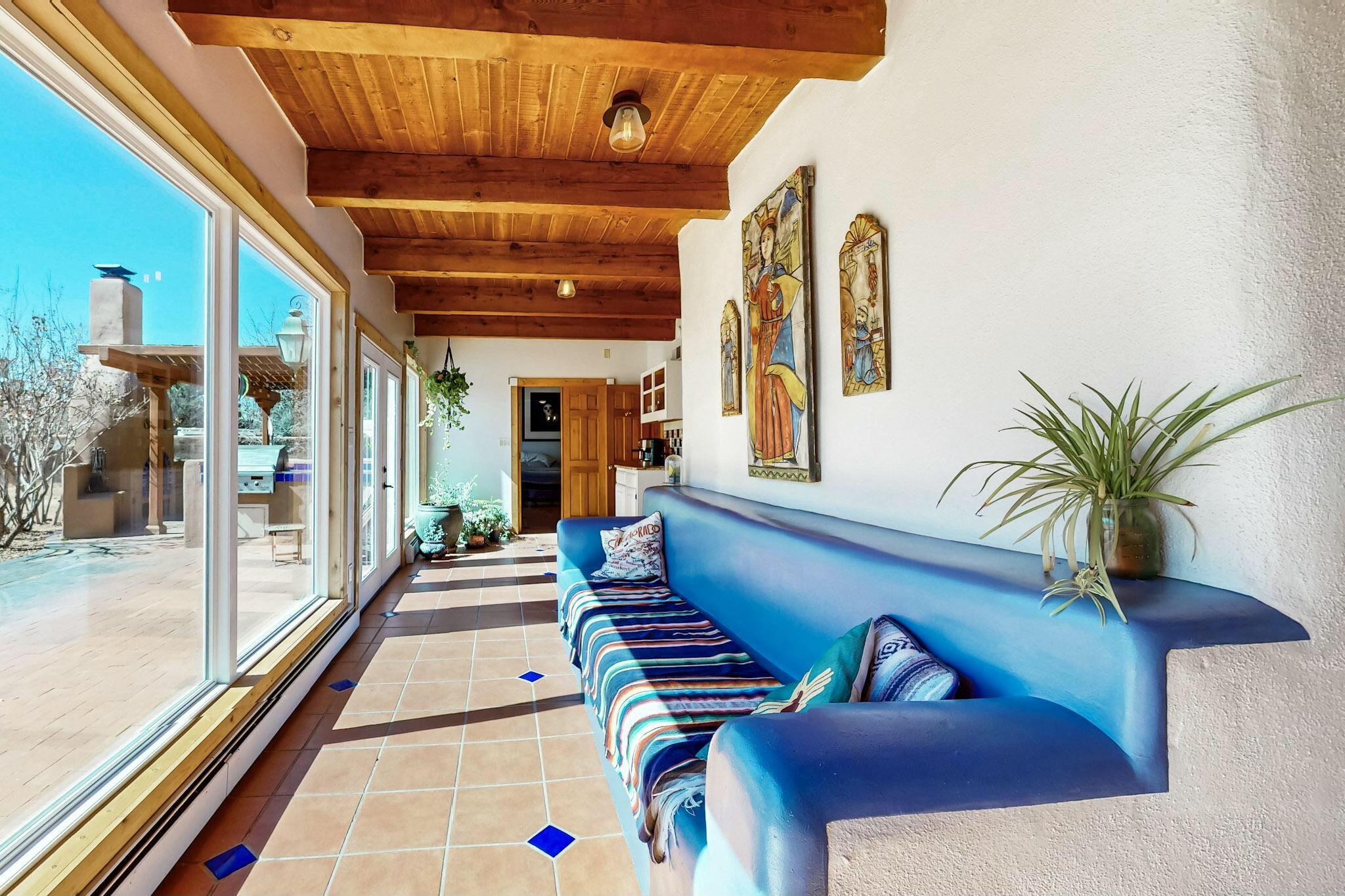 944 CAMINO RANCHITOS NW