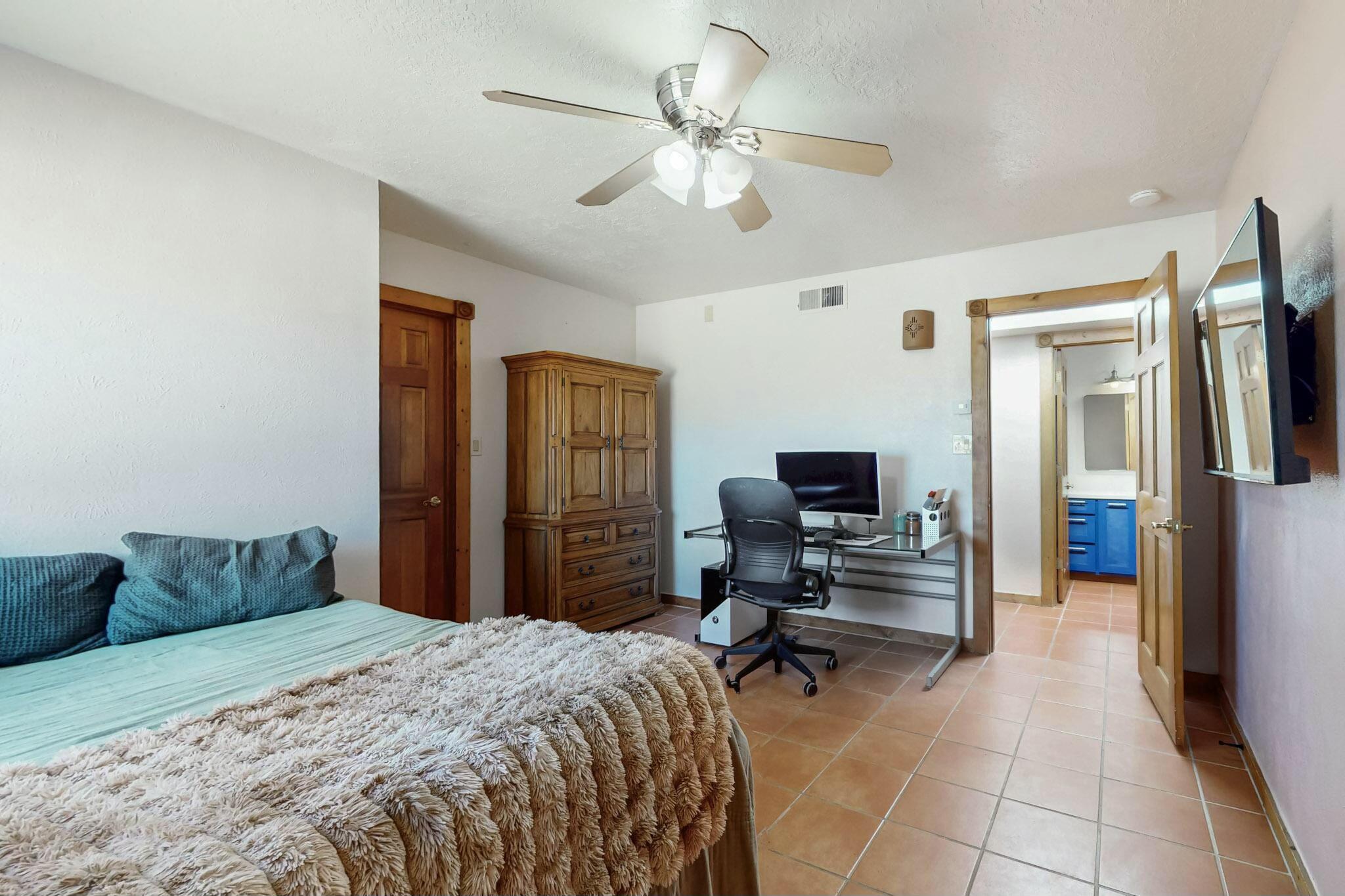 944 CAMINO RANCHITOS NW