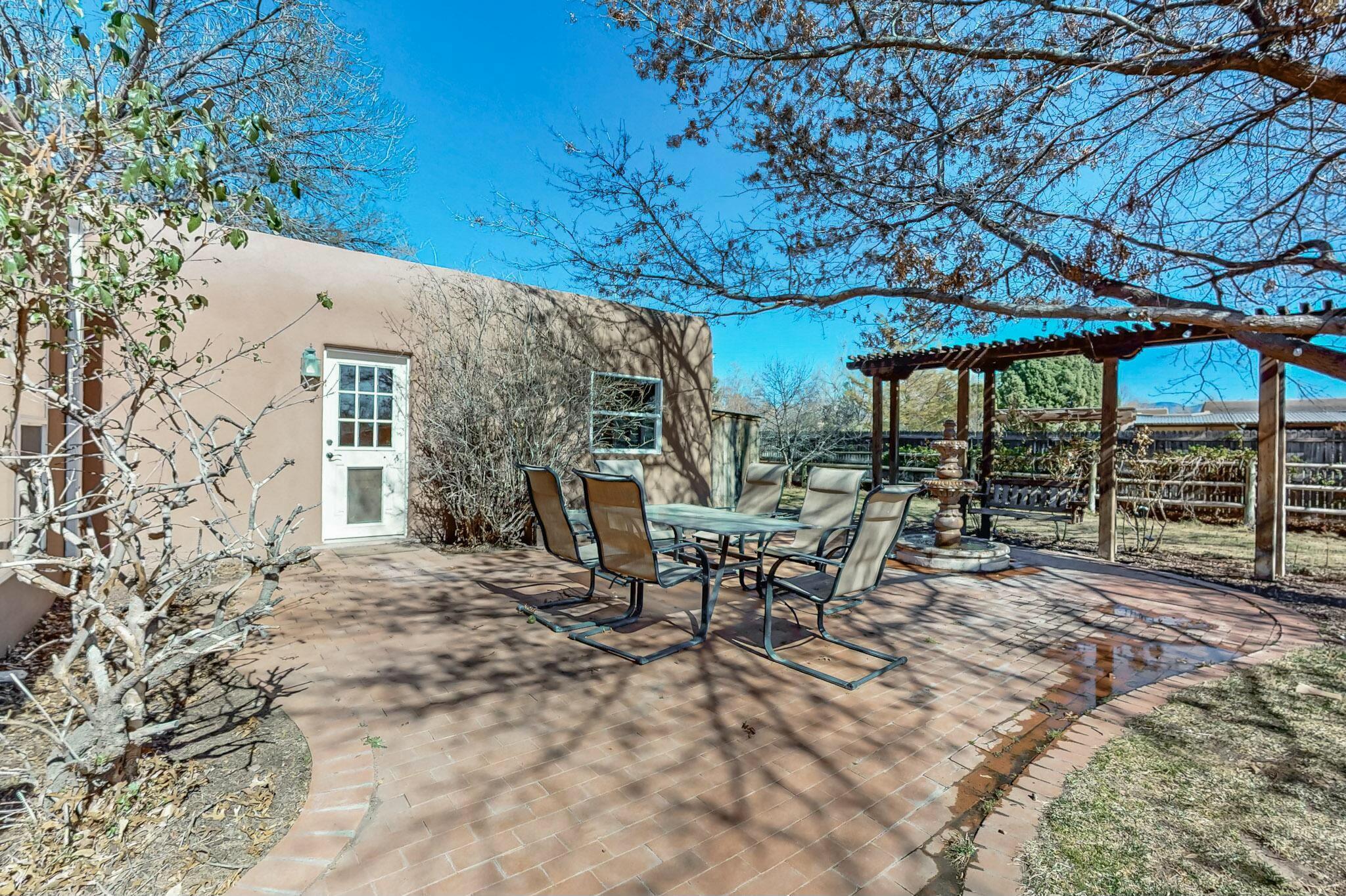 944 CAMINO RANCHITOS NW