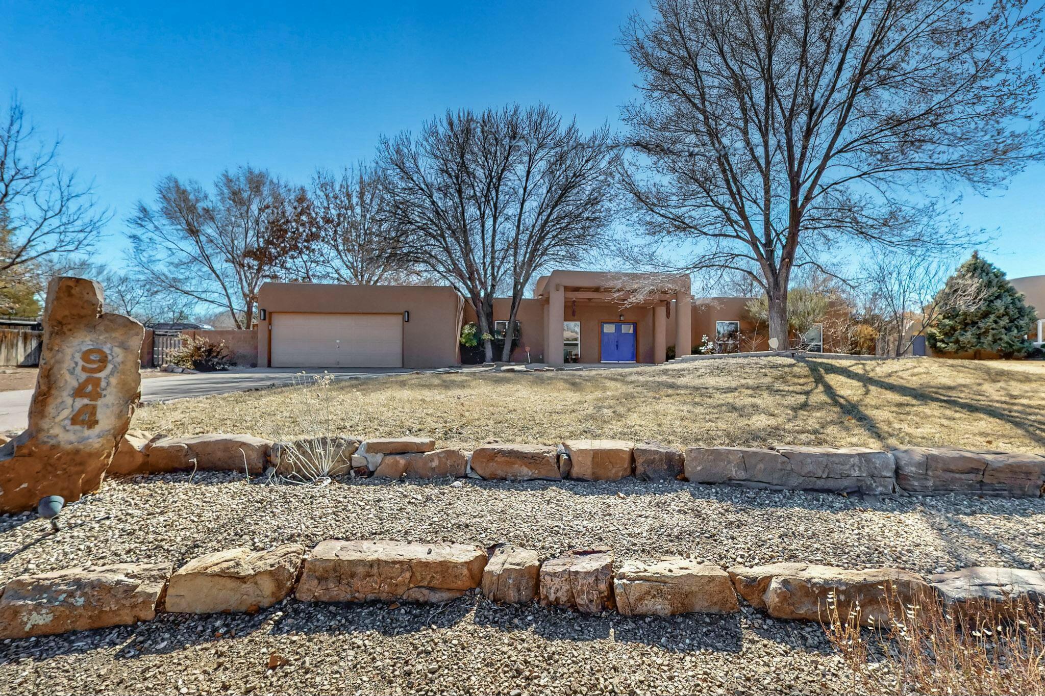 944 CAMINO RANCHITOS NW