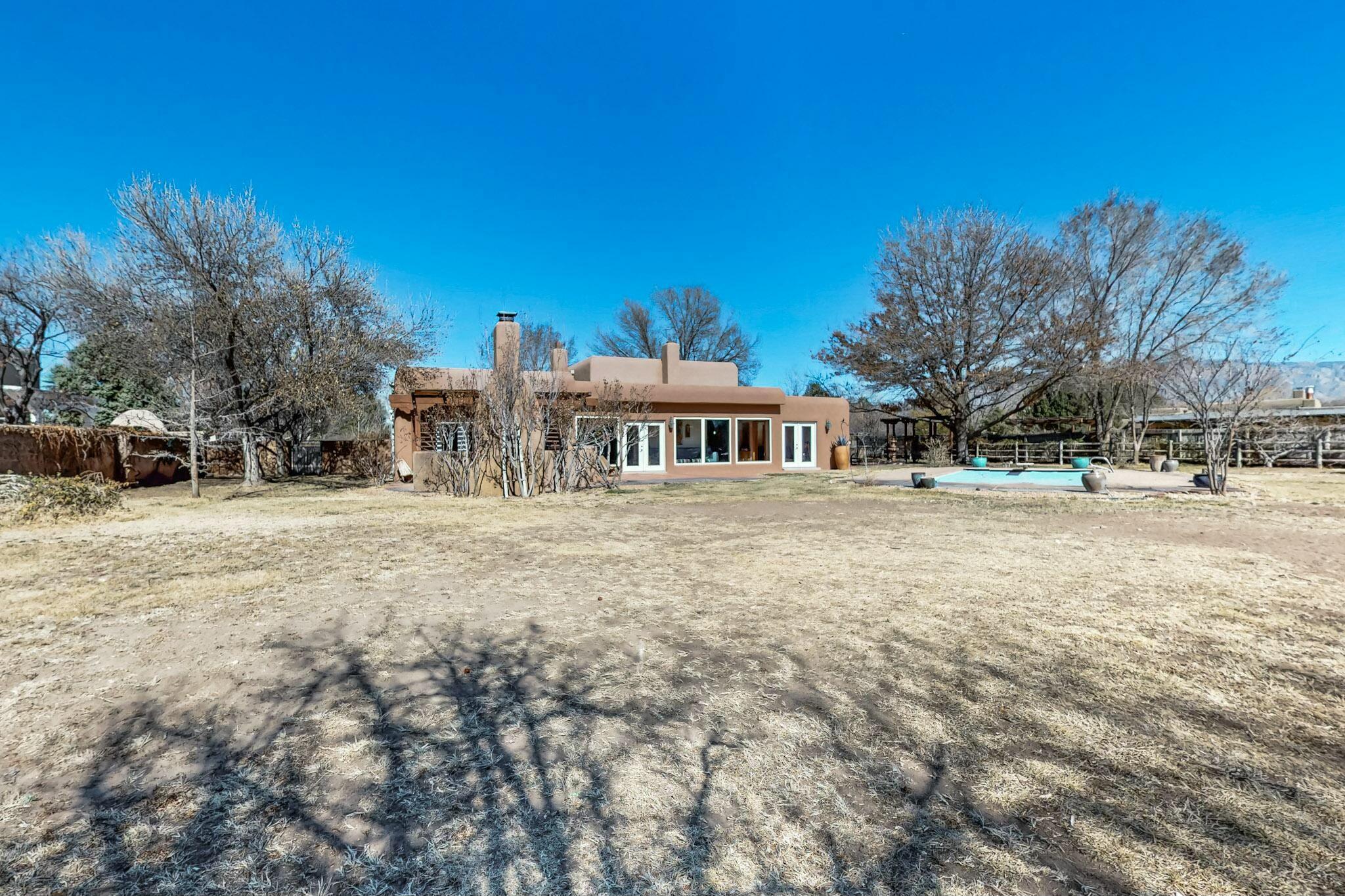 944 CAMINO RANCHITOS NW