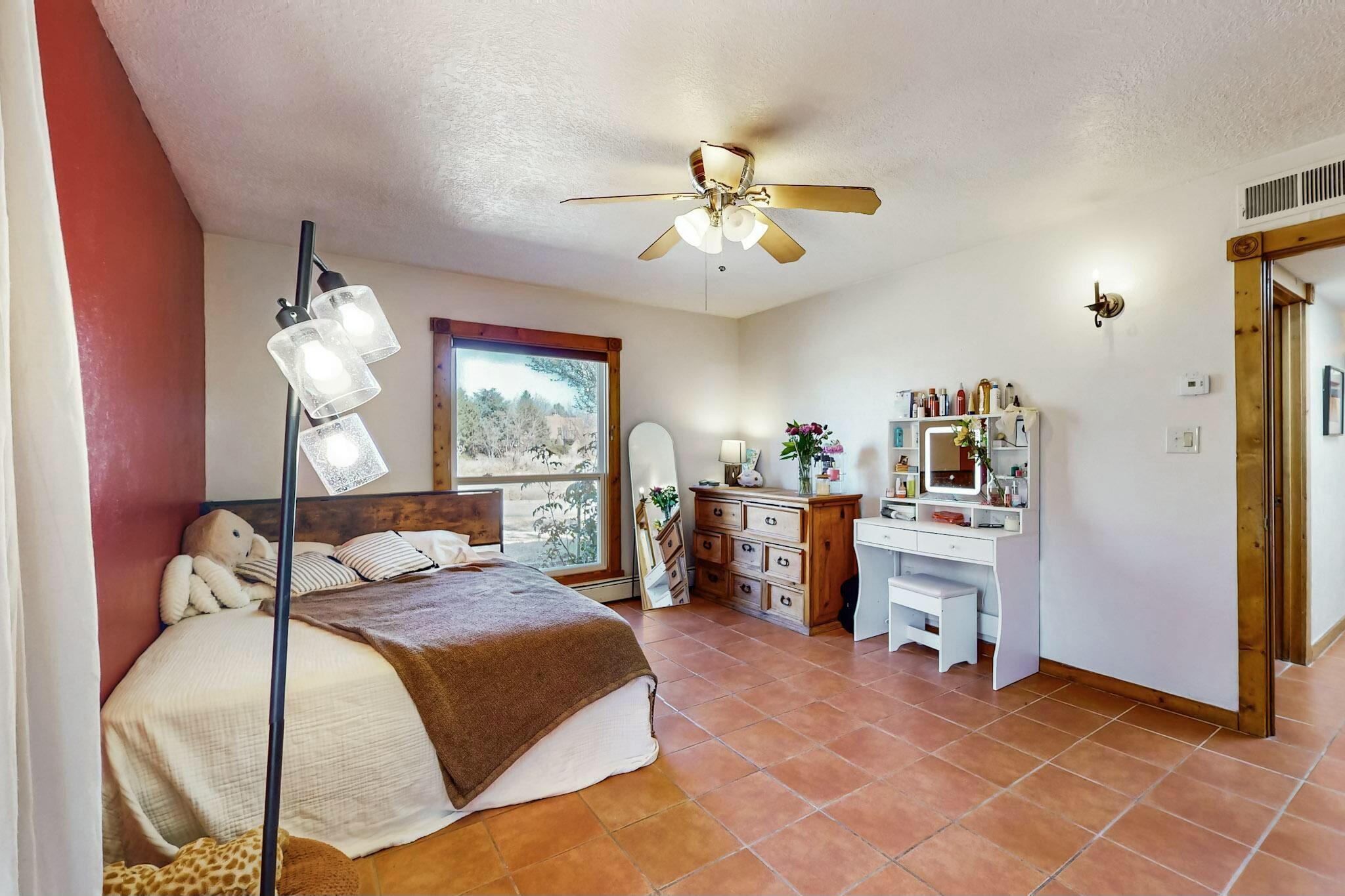 944 CAMINO RANCHITOS NW