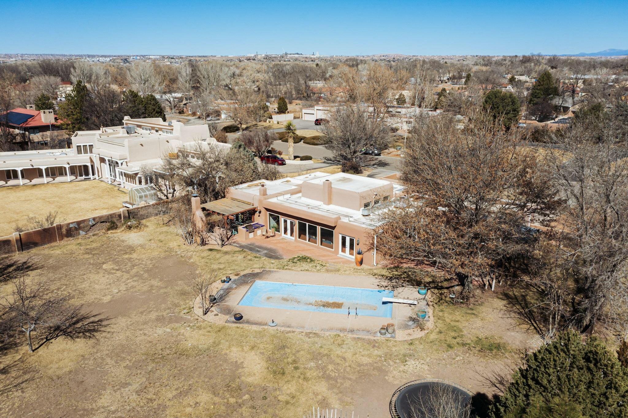 944 CAMINO RANCHITOS NW