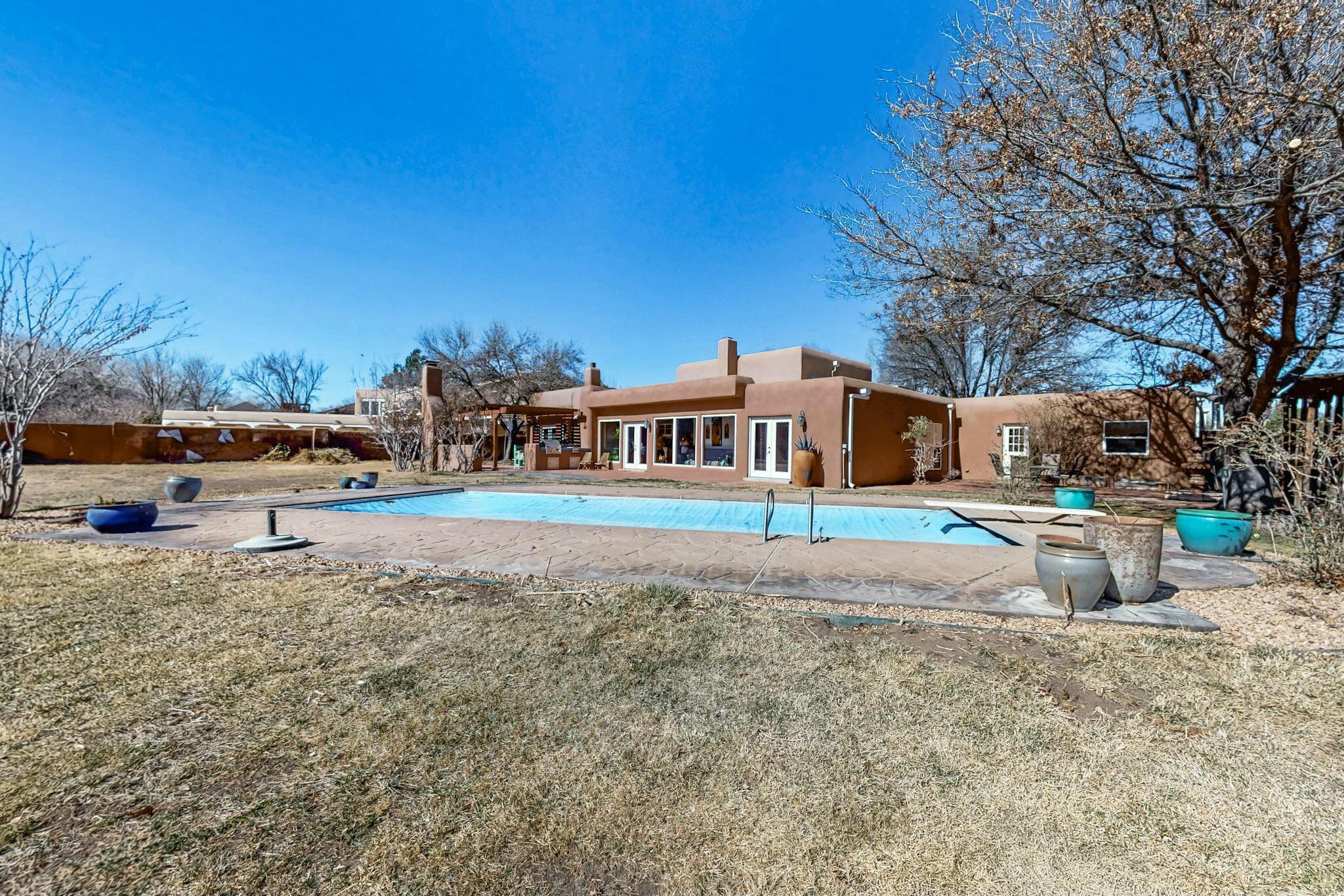 944 CAMINO RANCHITOS NW