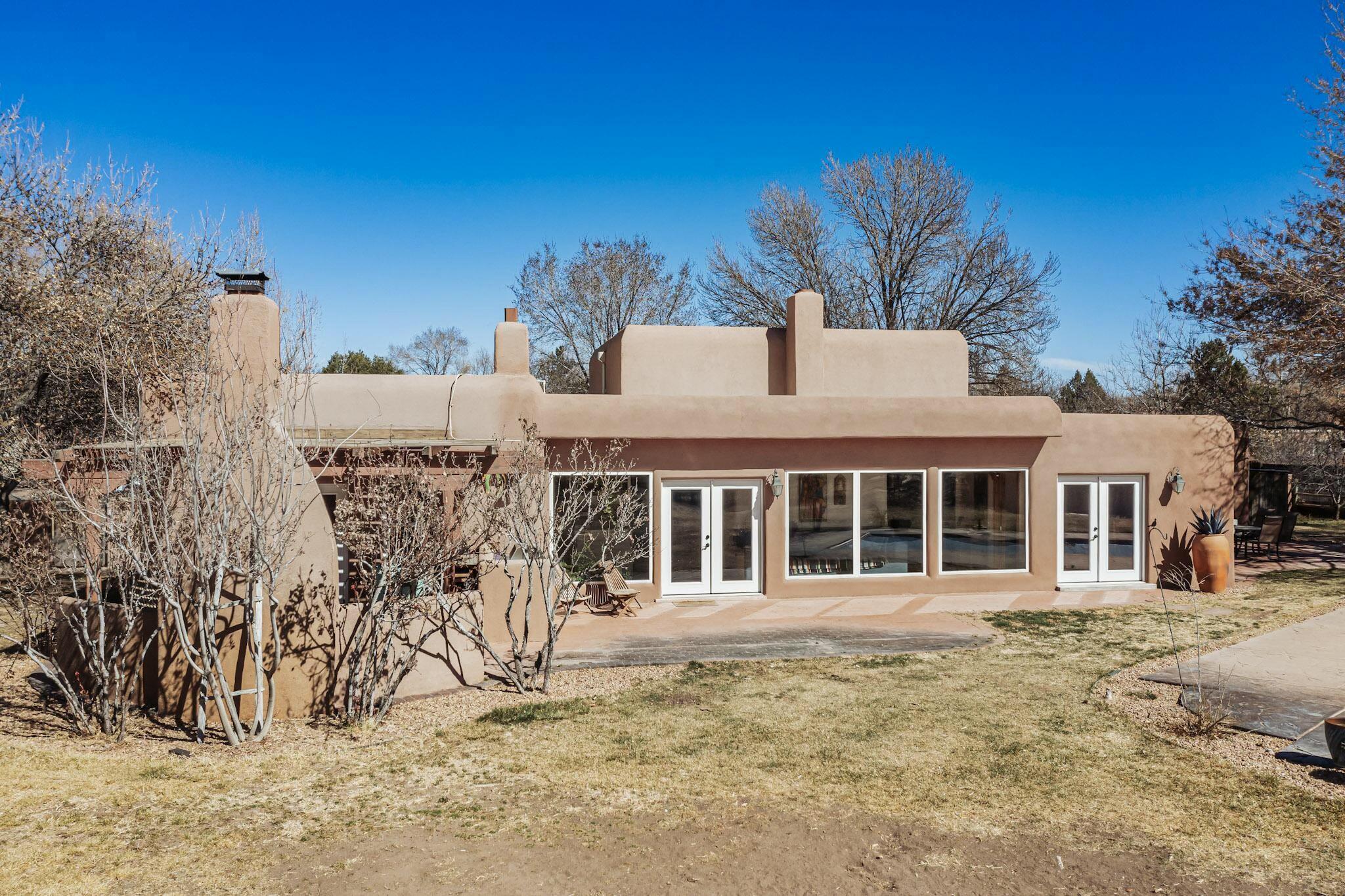 944 CAMINO RANCHITOS NW