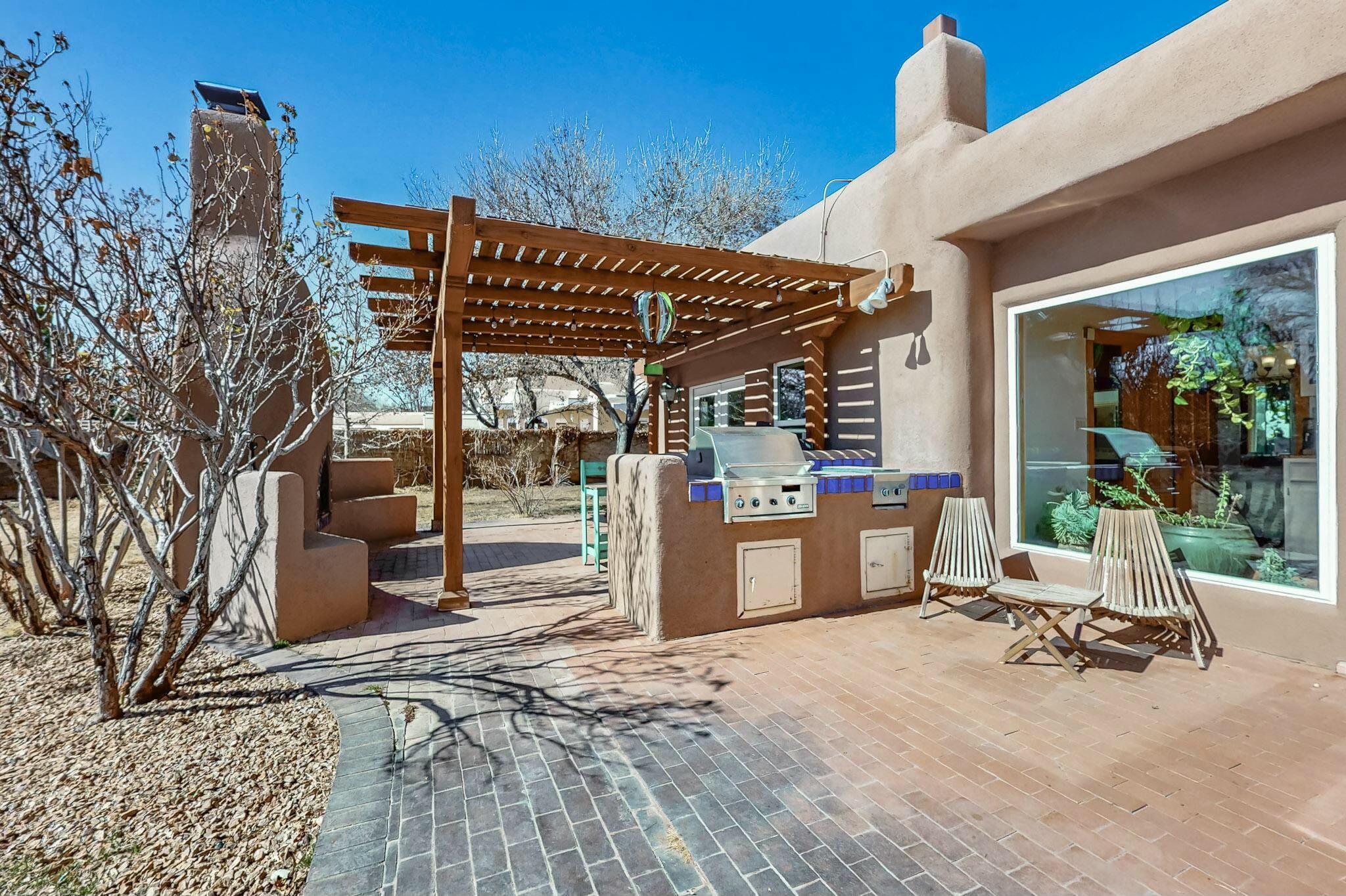 944 CAMINO RANCHITOS NW