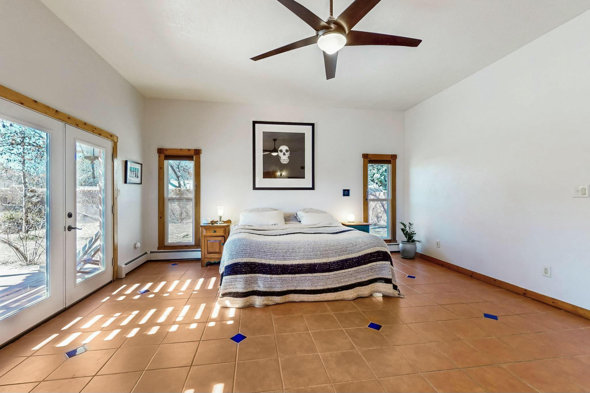 944 CAMINO RANCHITOS NW