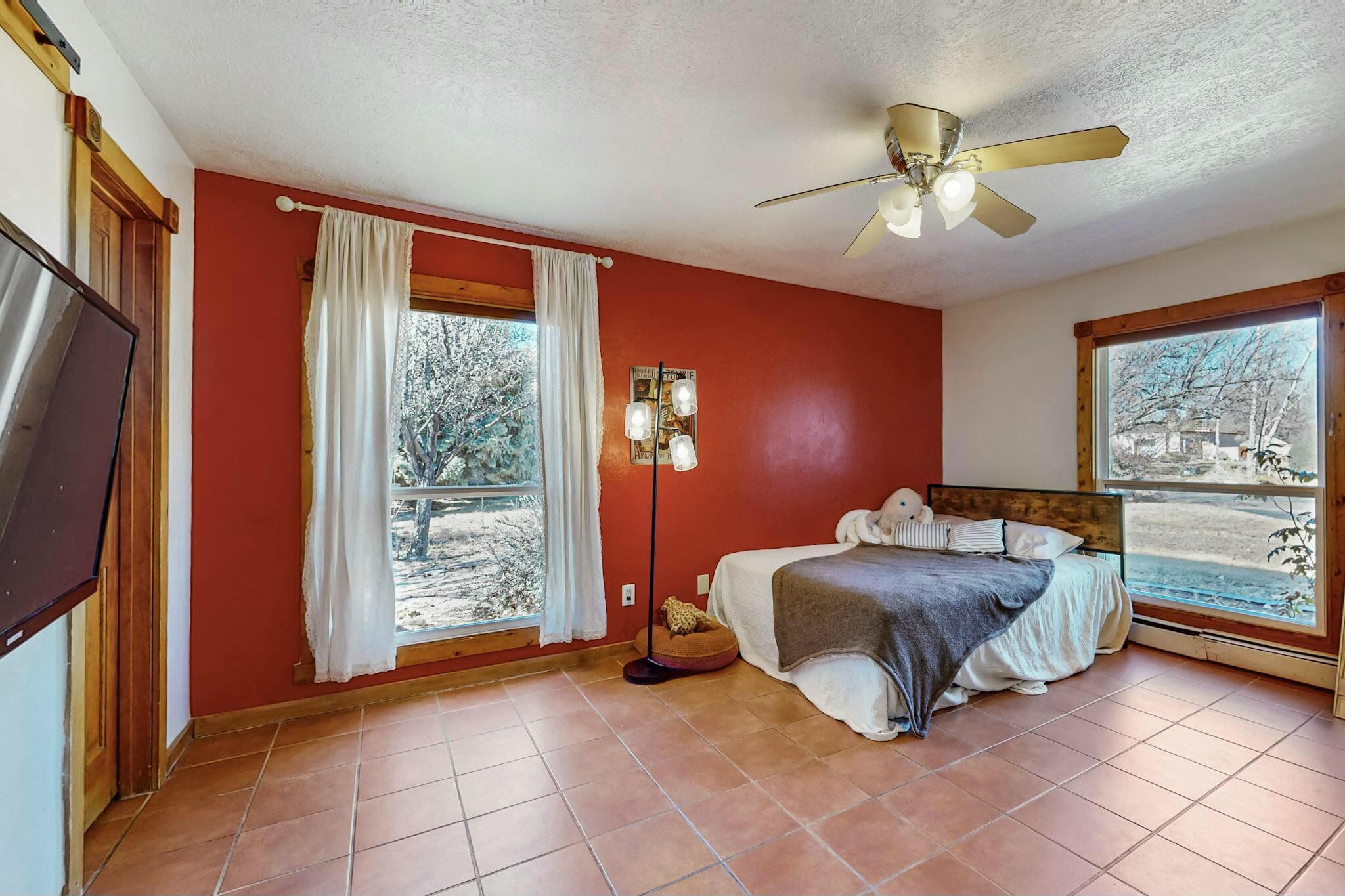 944 CAMINO RANCHITOS NW