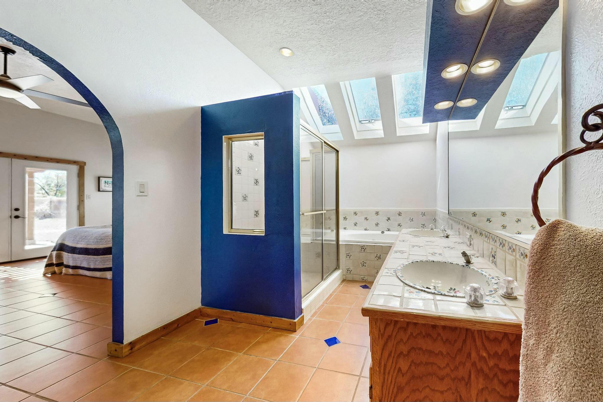 944 CAMINO RANCHITOS NW