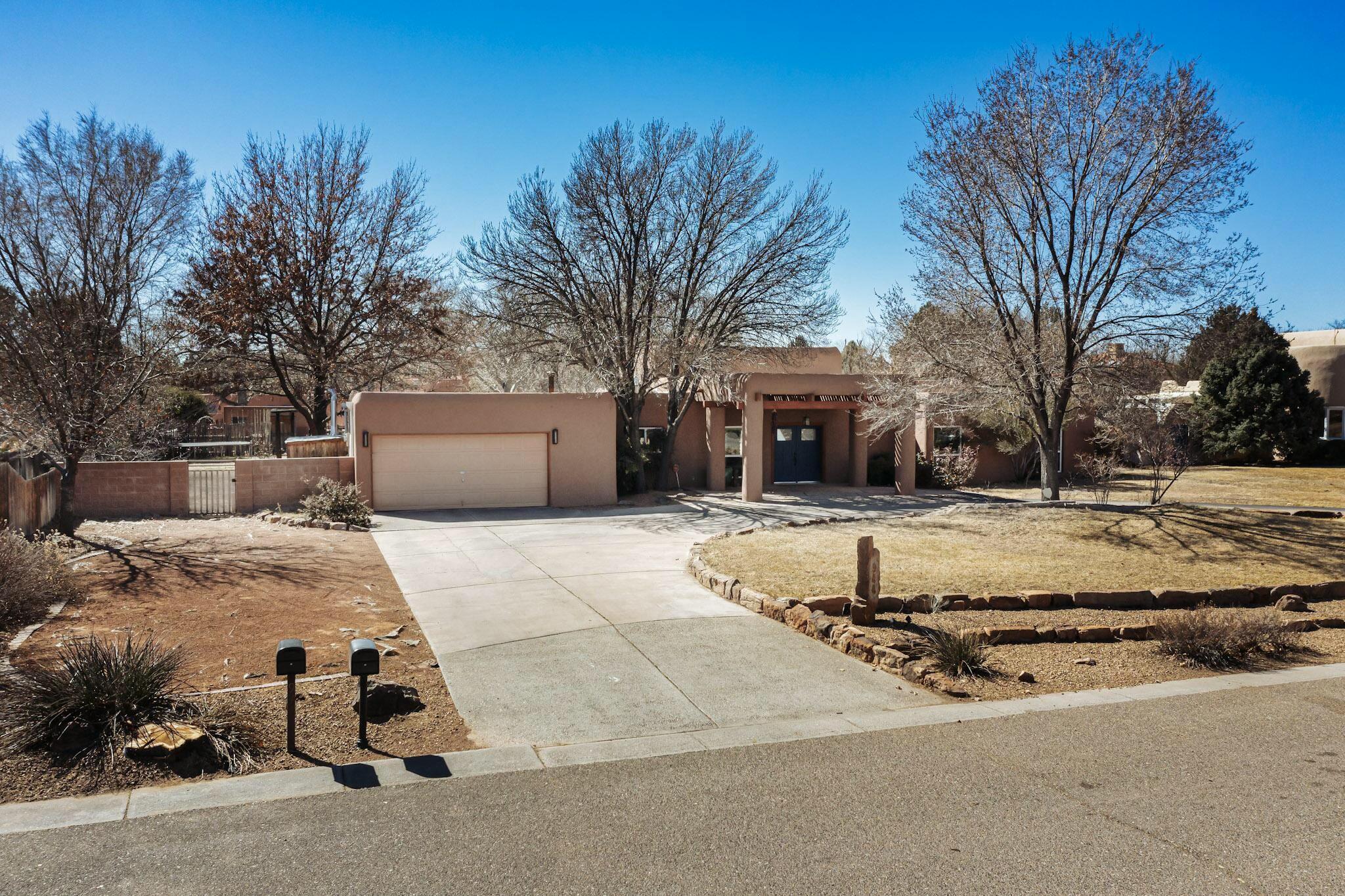 944 CAMINO RANCHITOS NW