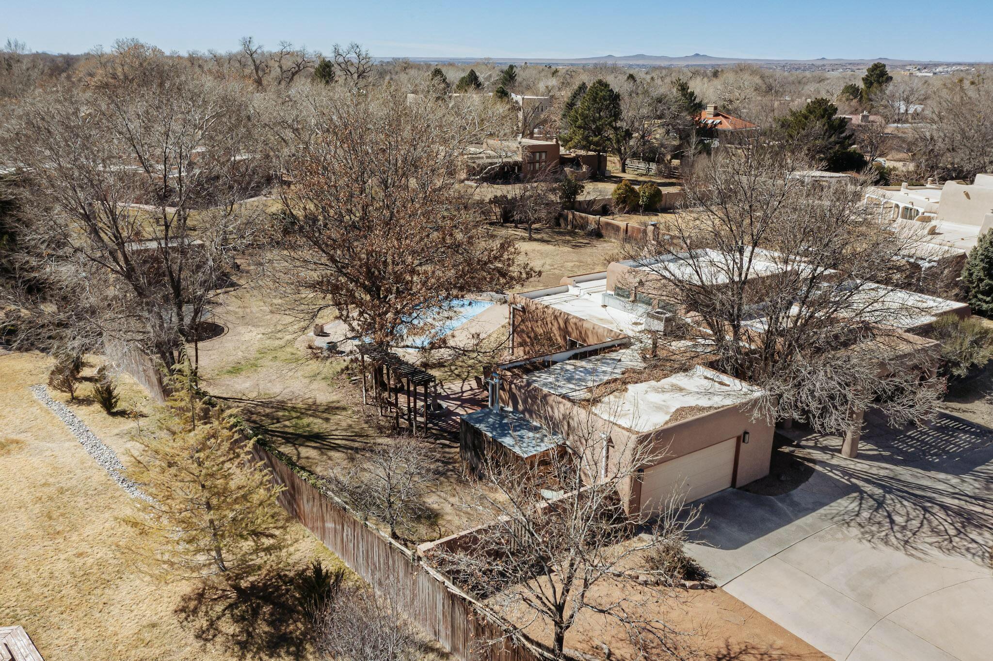 944 CAMINO RANCHITOS NW