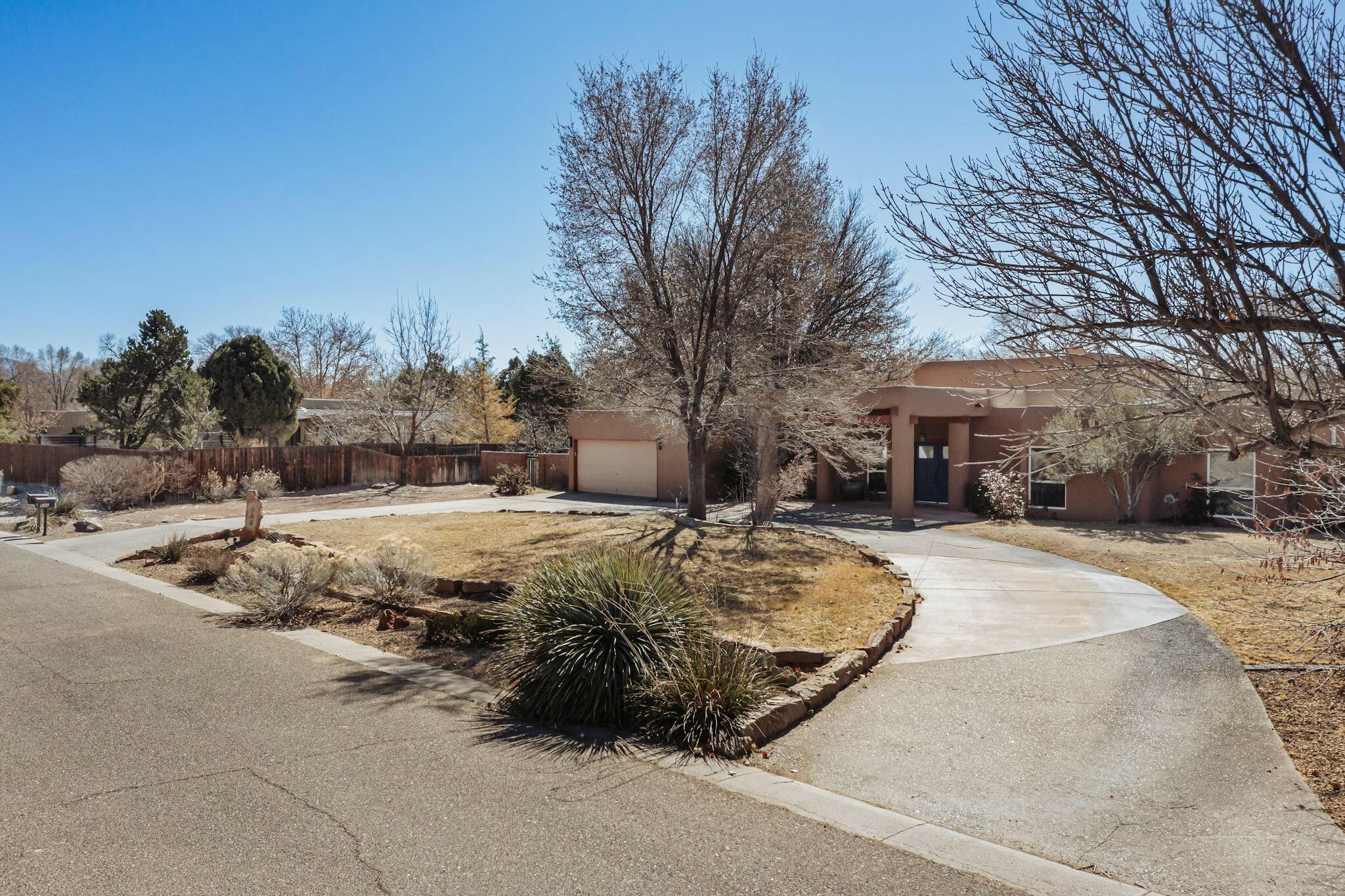 944 CAMINO RANCHITOS NW