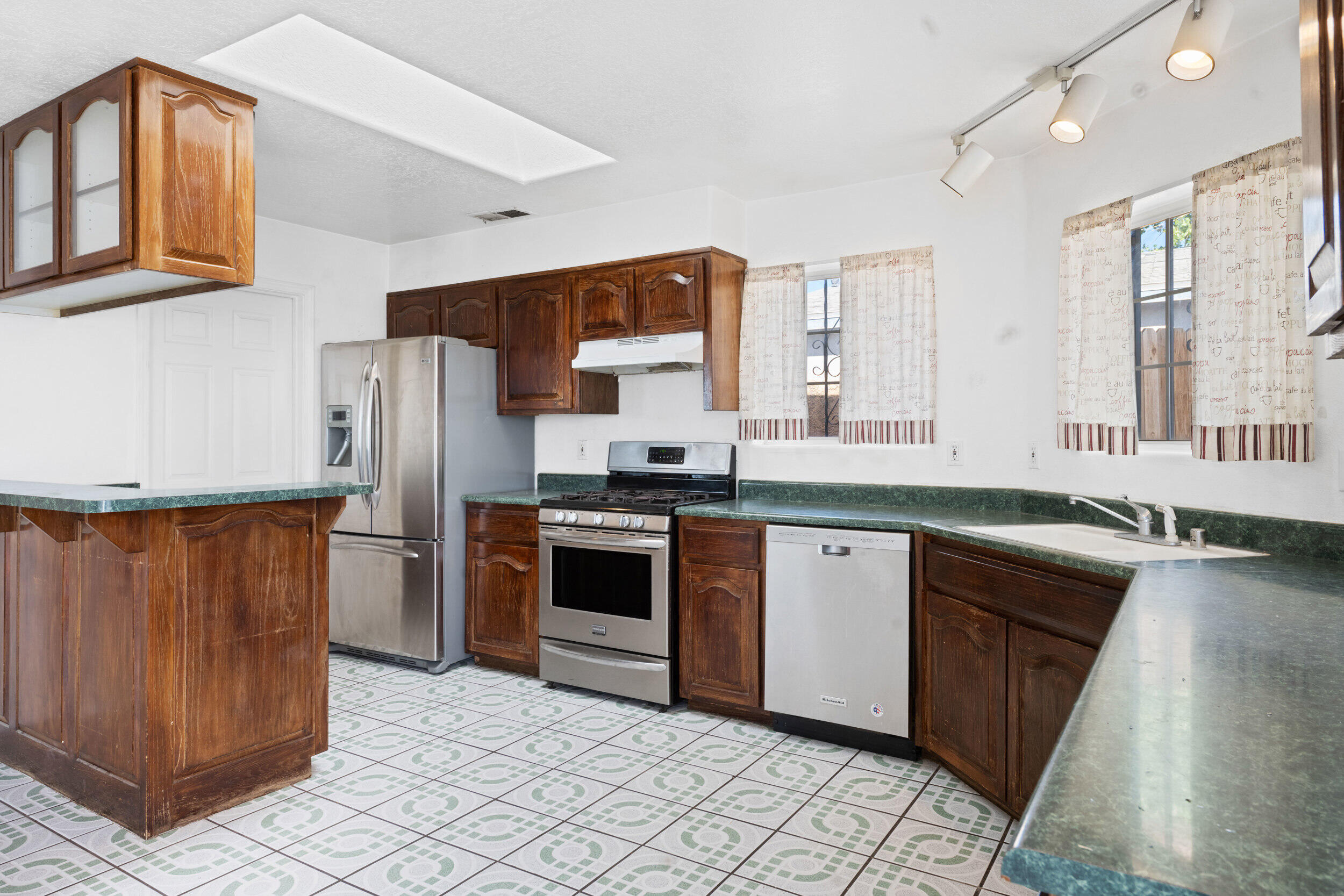505 VALPLANO Road SE