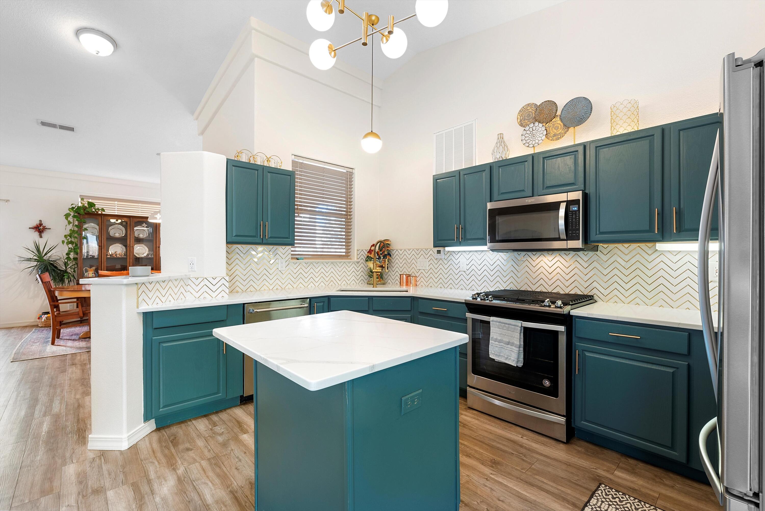 8205 La Caverna Avenue NE