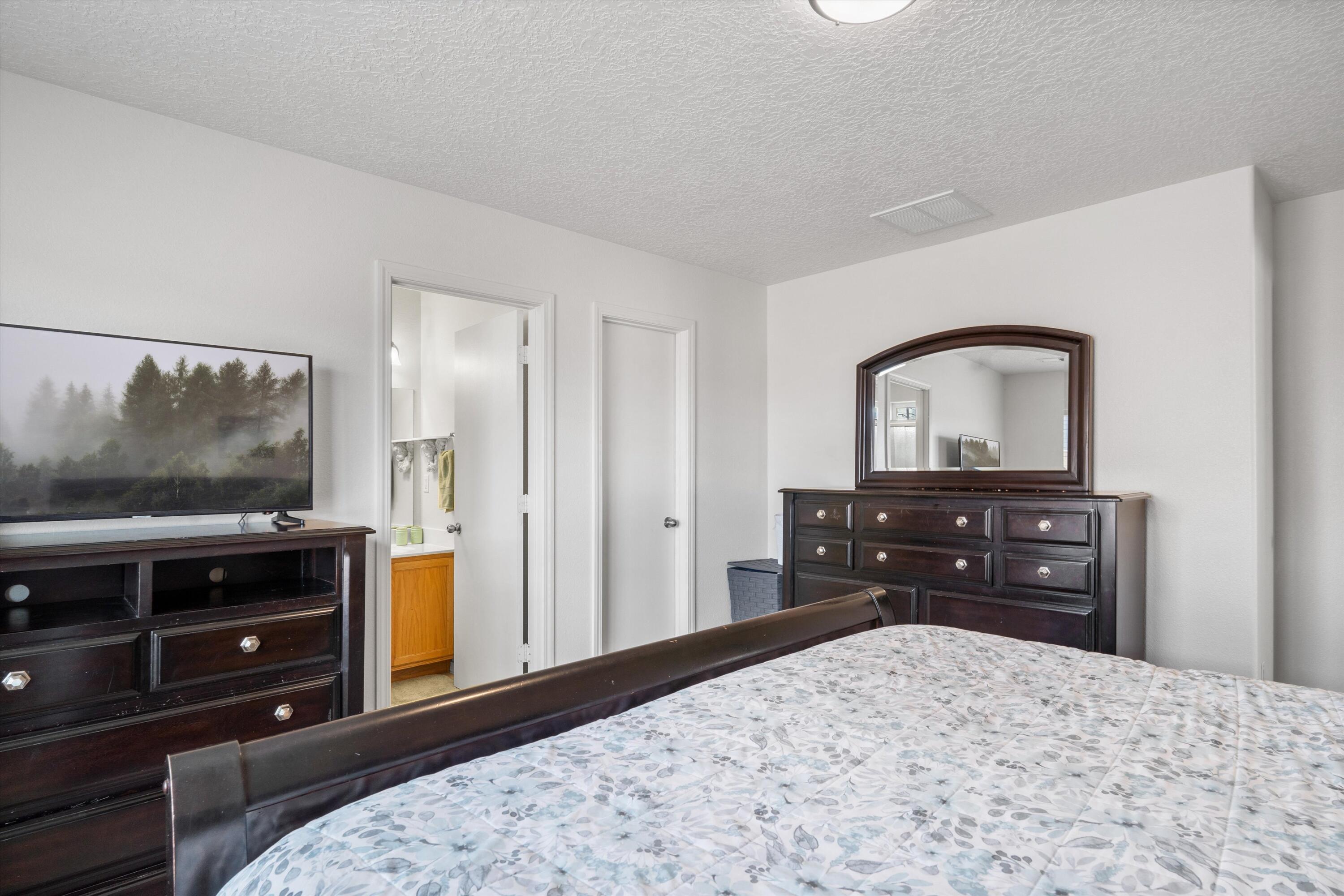 4320 ENFIELD Court SW