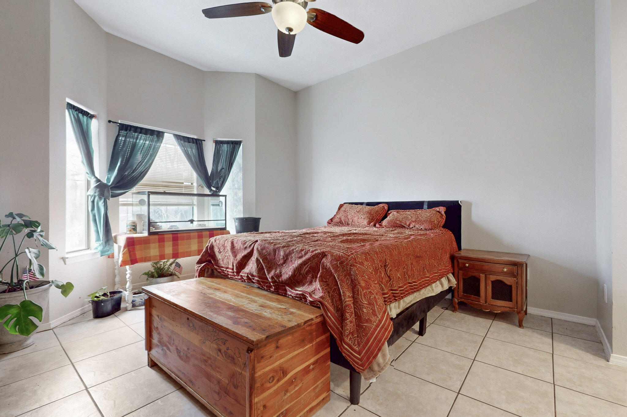 7805 PINEWOOD Drive NW