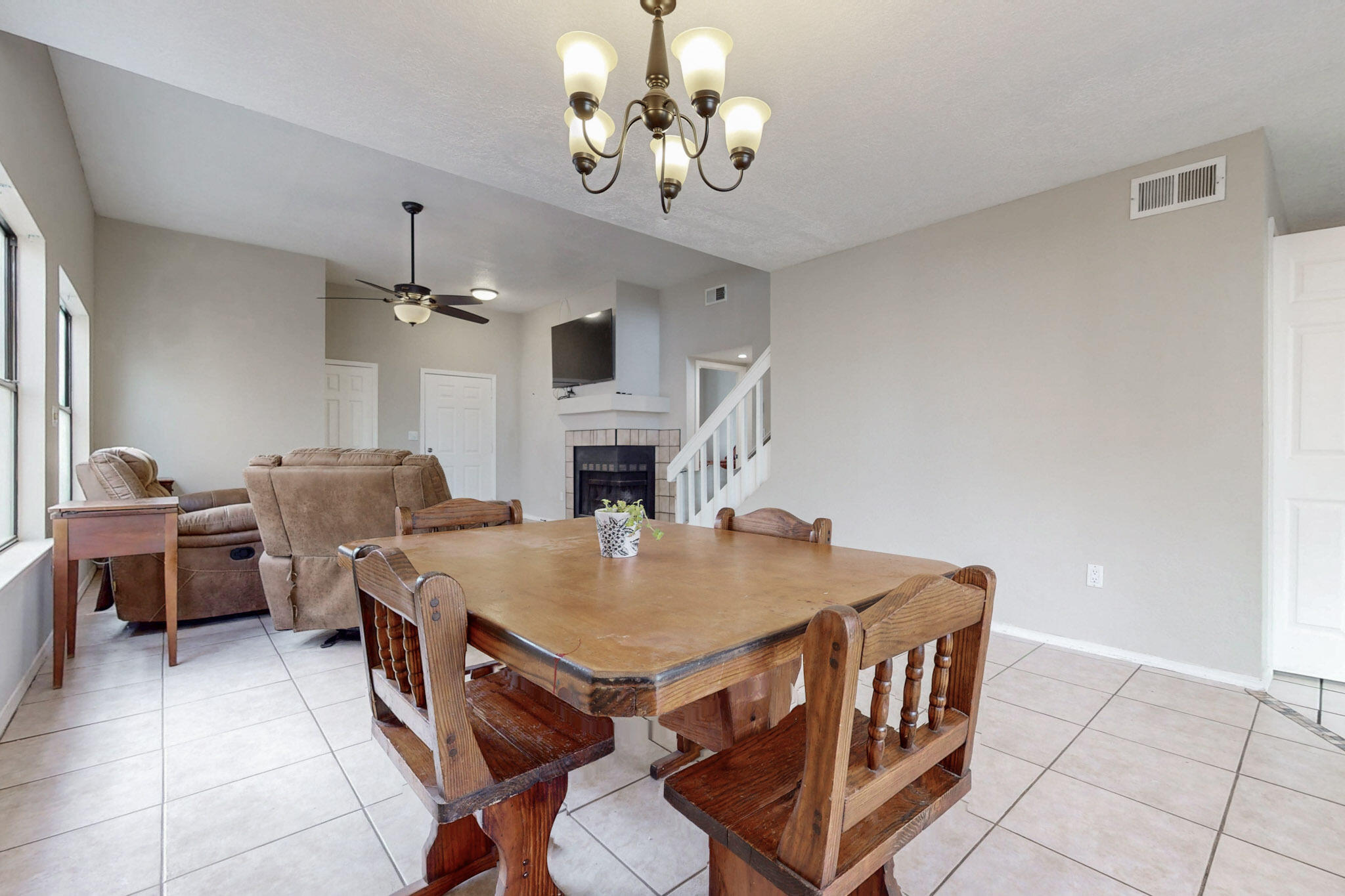 7805 PINEWOOD Drive NW