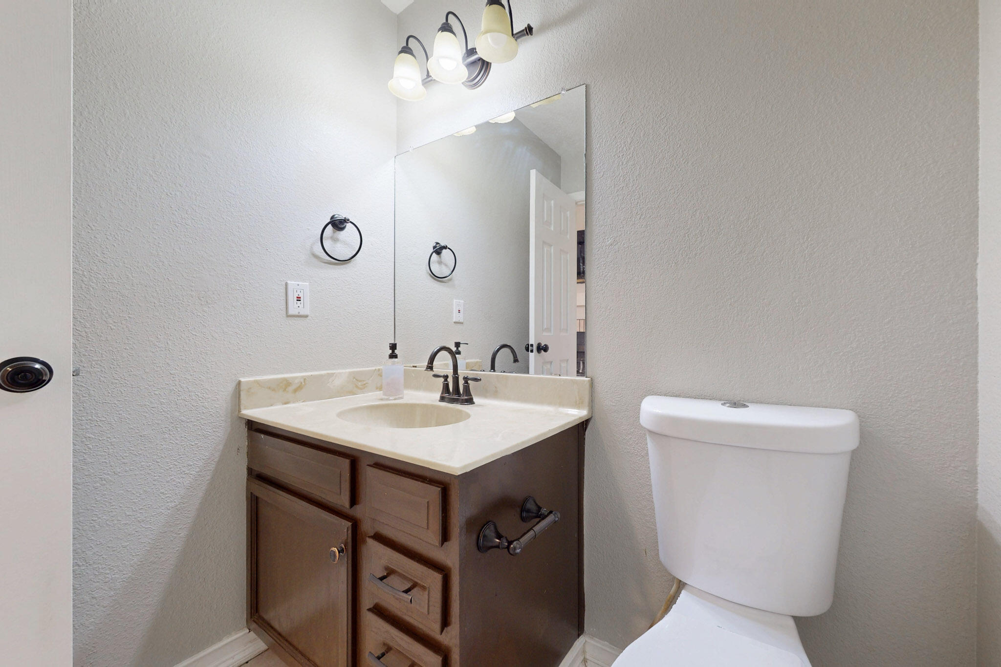 7805 PINEWOOD Drive NW