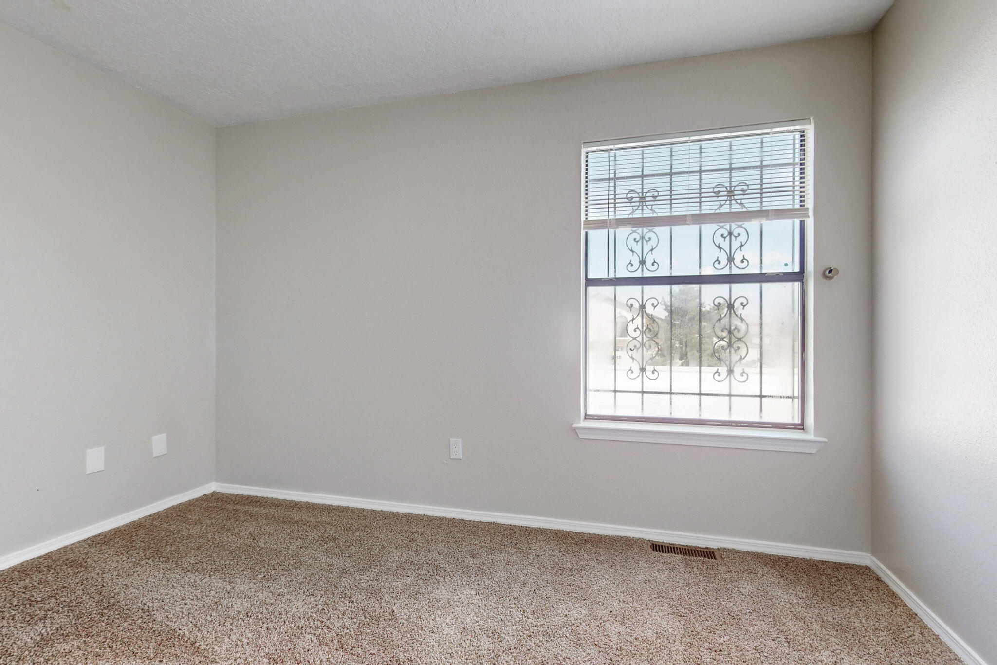 7805 PINEWOOD Drive NW