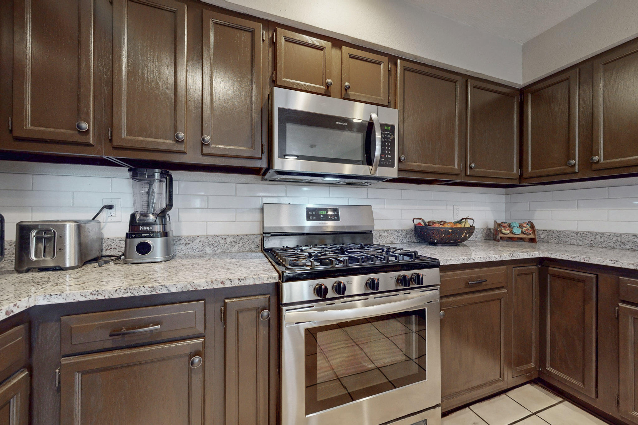 7805 PINEWOOD Drive NW