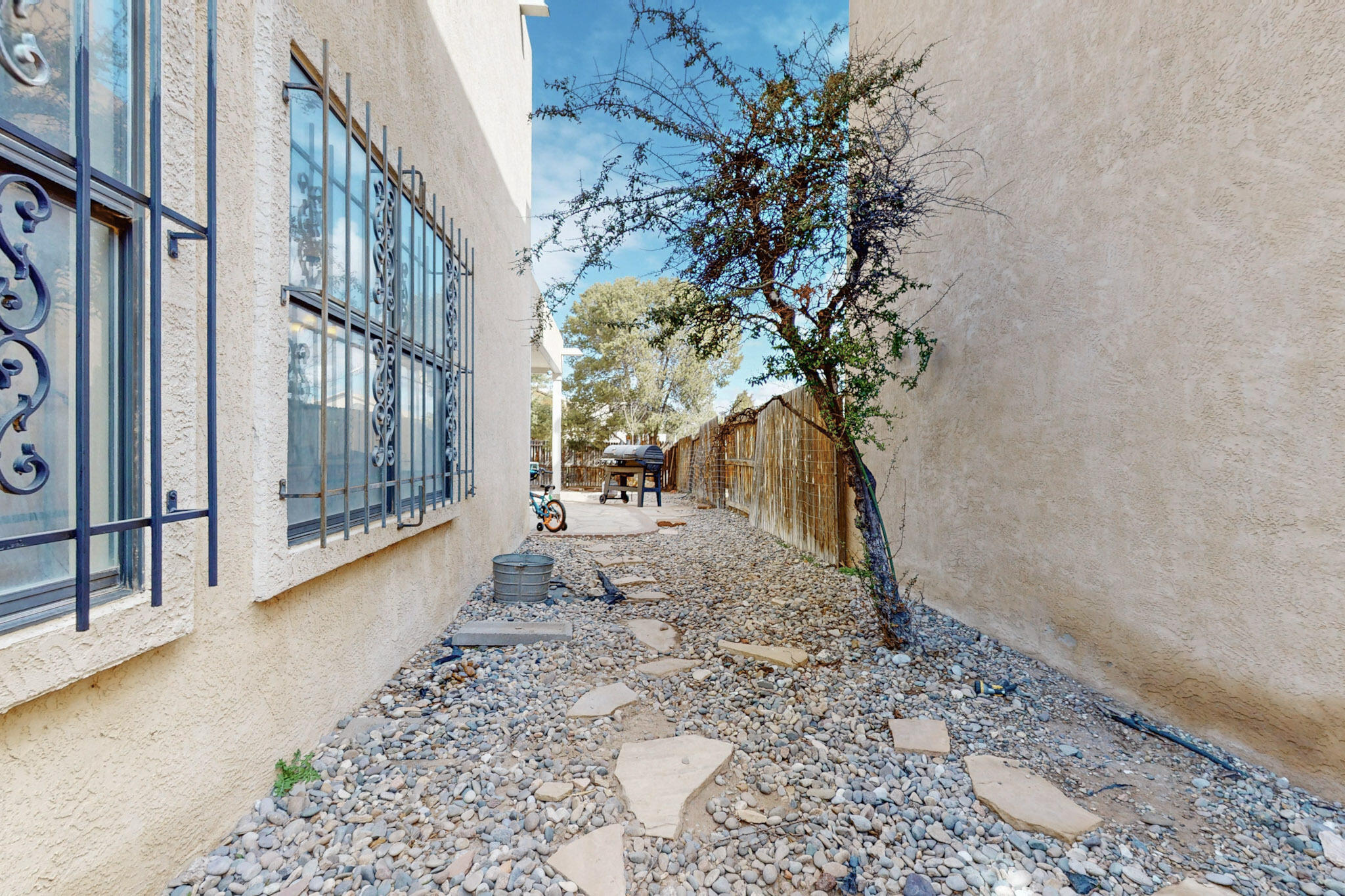 7805 PINEWOOD Drive NW