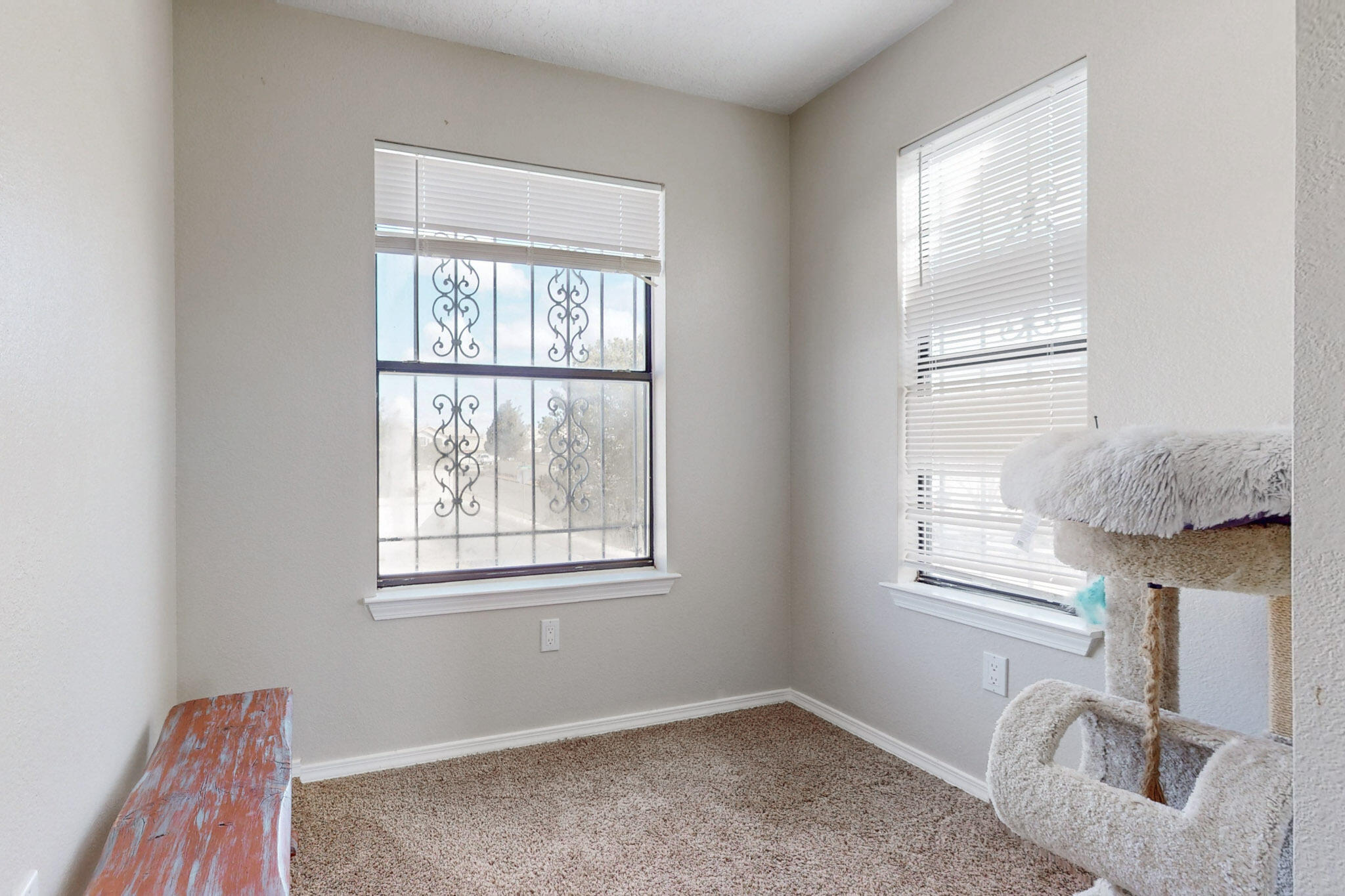 7805 PINEWOOD Drive NW