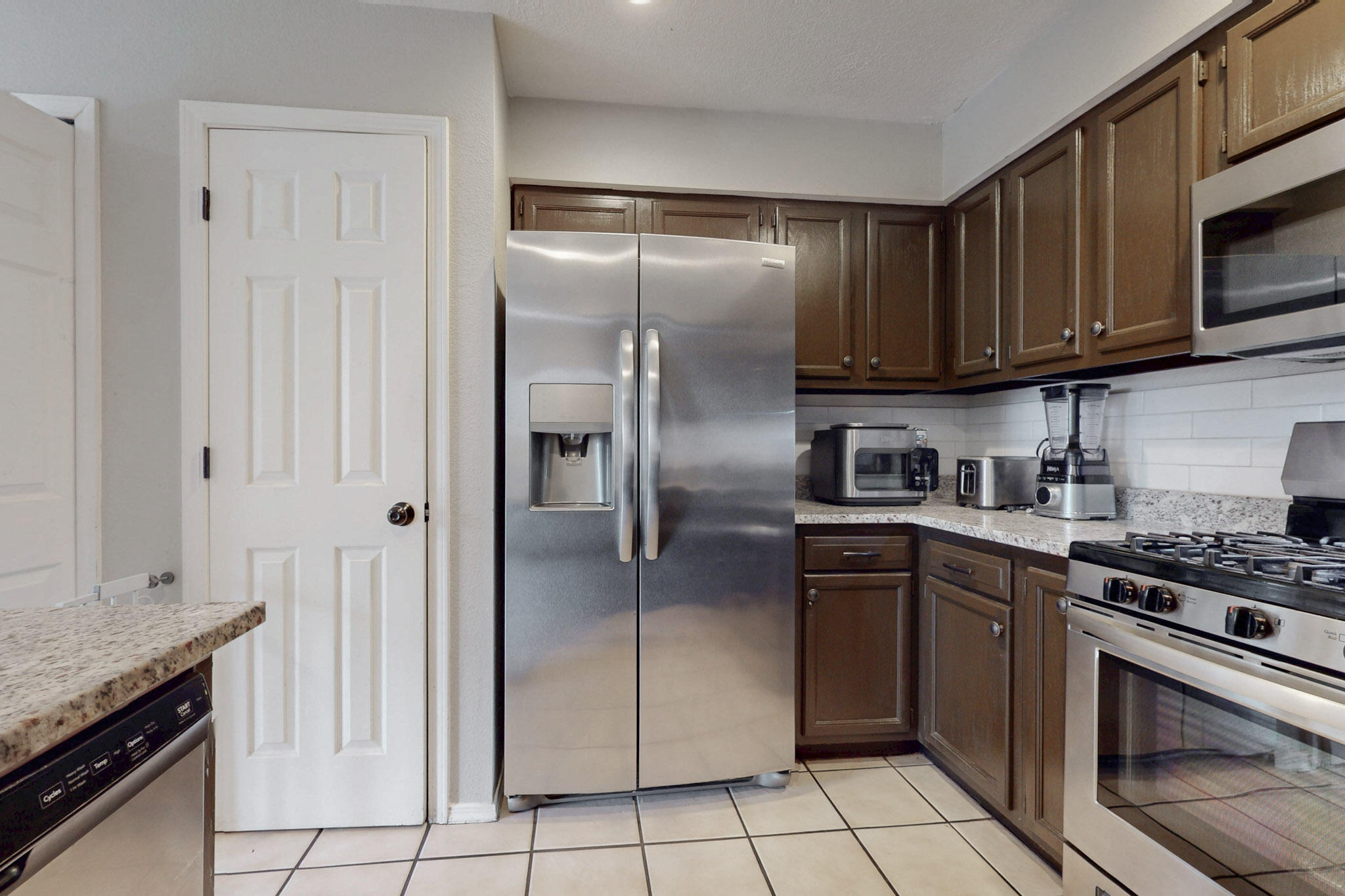 7805 PINEWOOD Drive NW