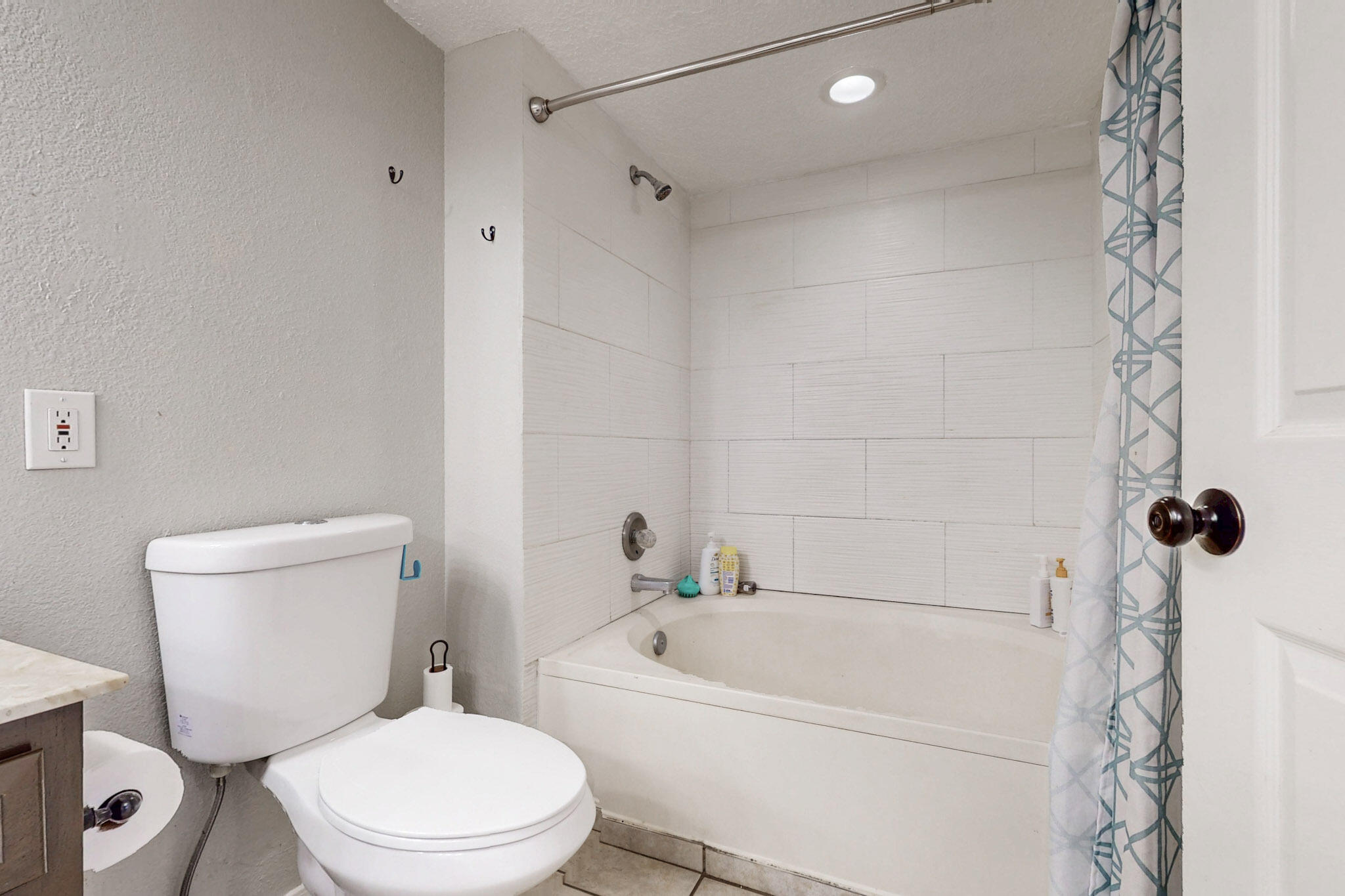 7805 PINEWOOD Drive NW