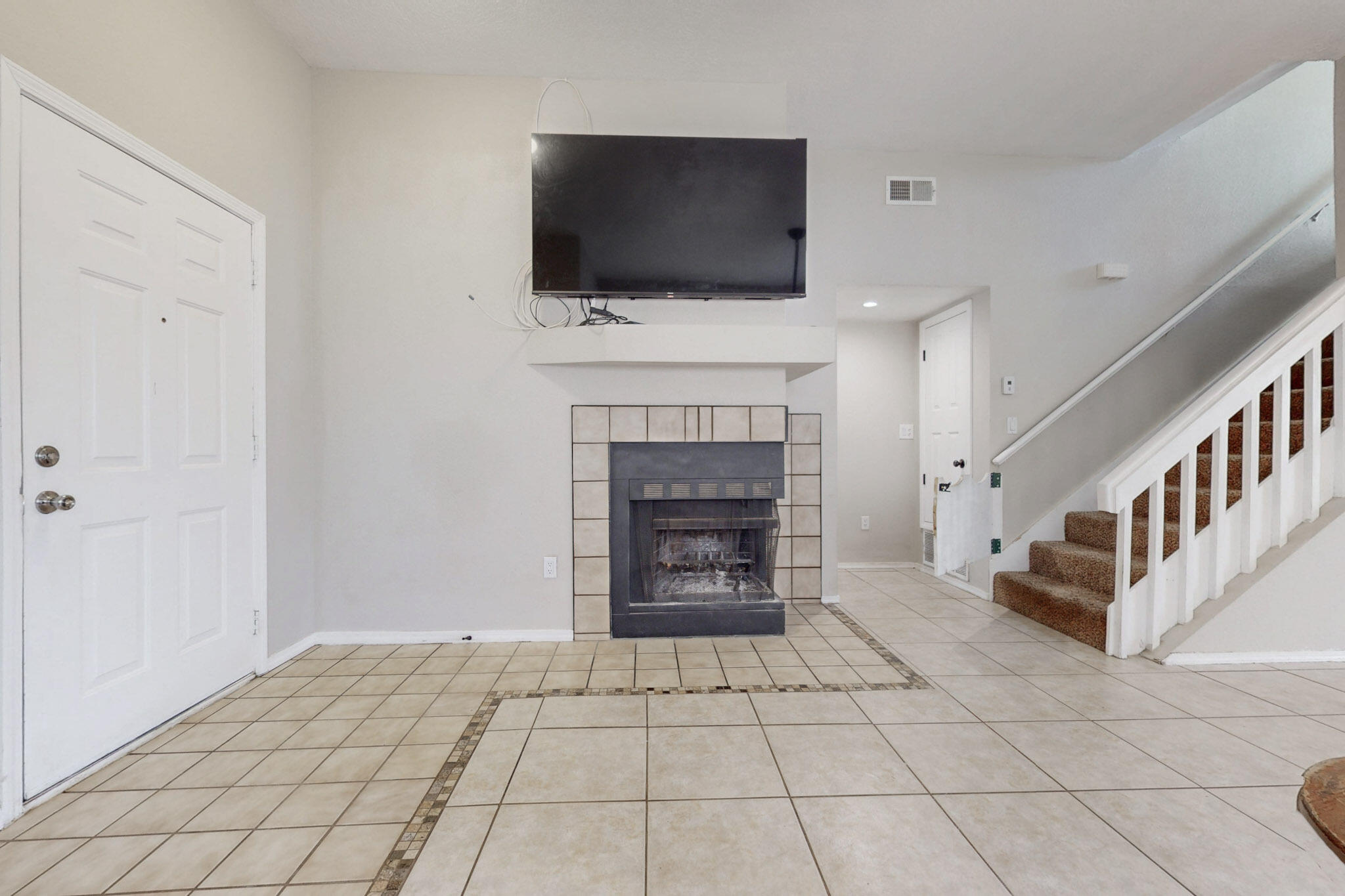 7805 PINEWOOD Drive NW