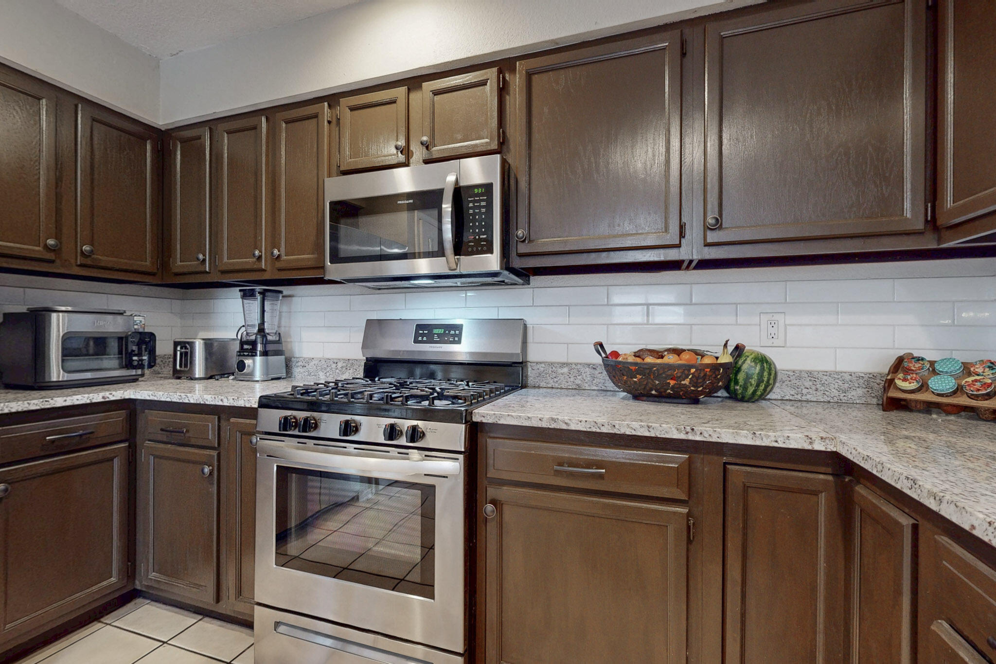 7805 PINEWOOD Drive NW