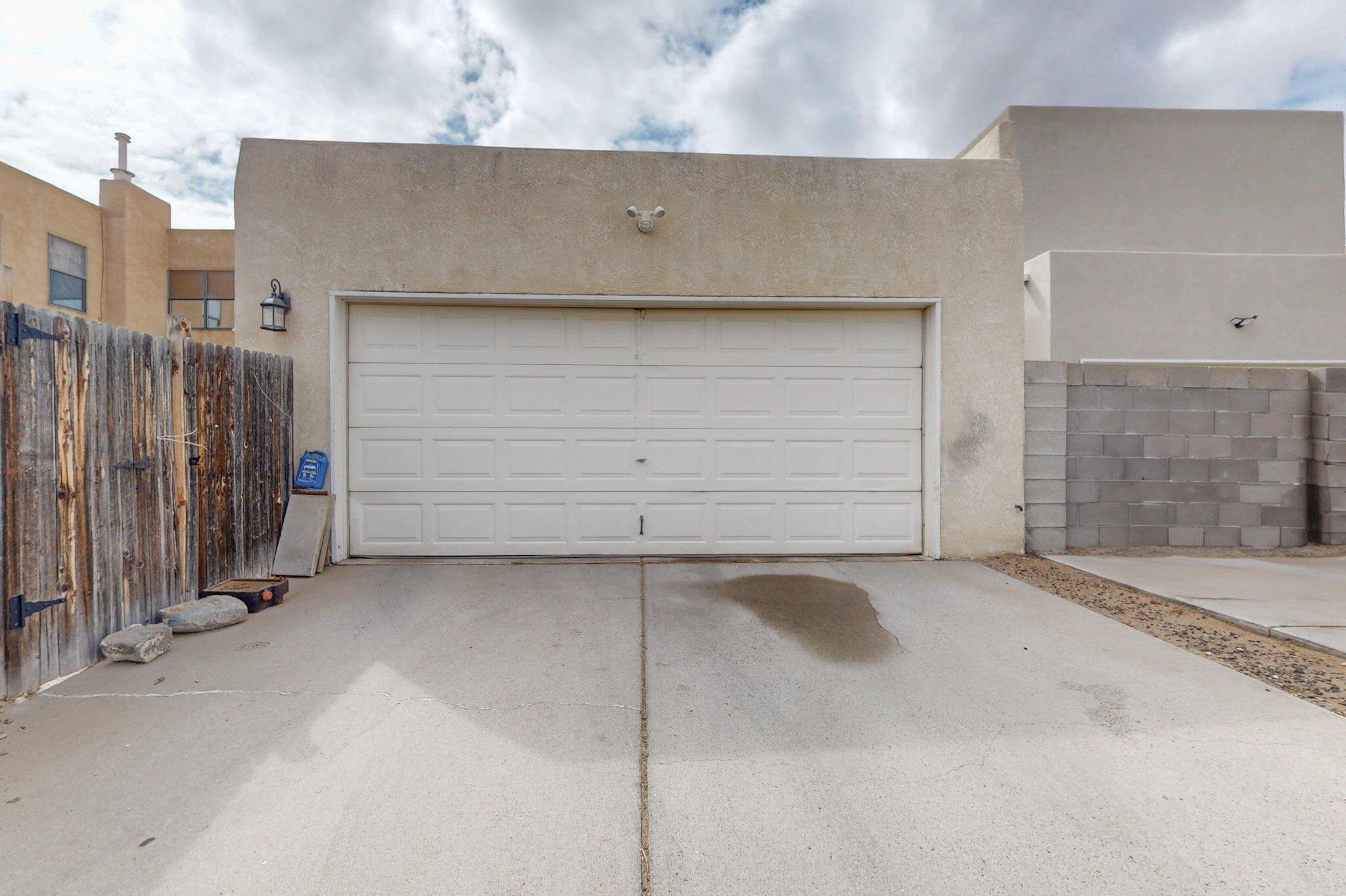 7805 PINEWOOD Drive NW