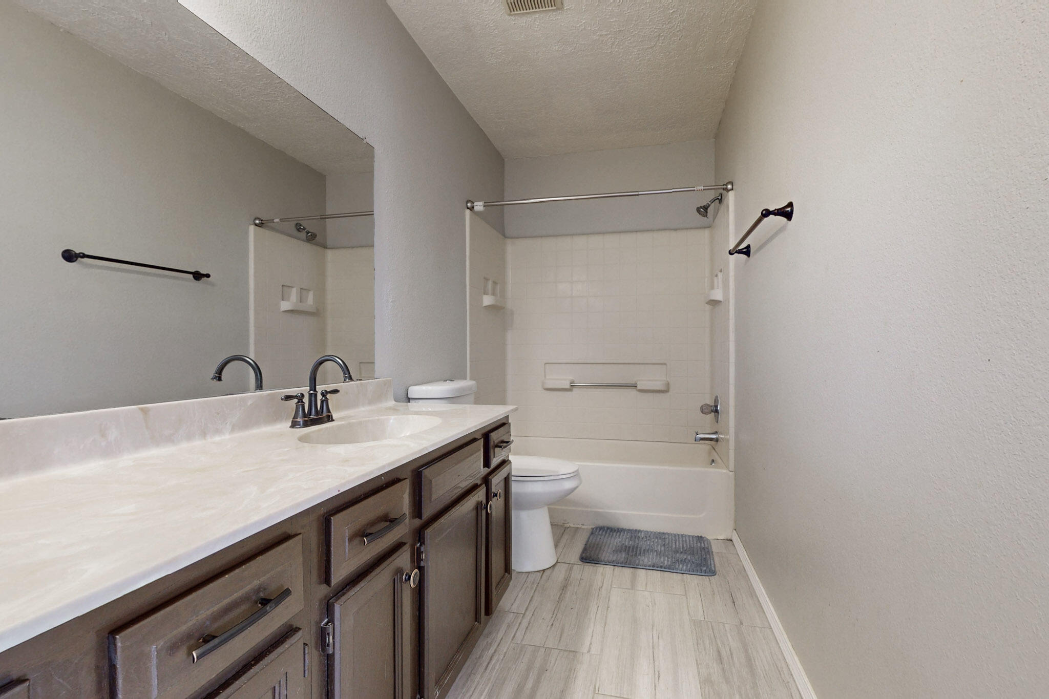 7805 PINEWOOD Drive NW