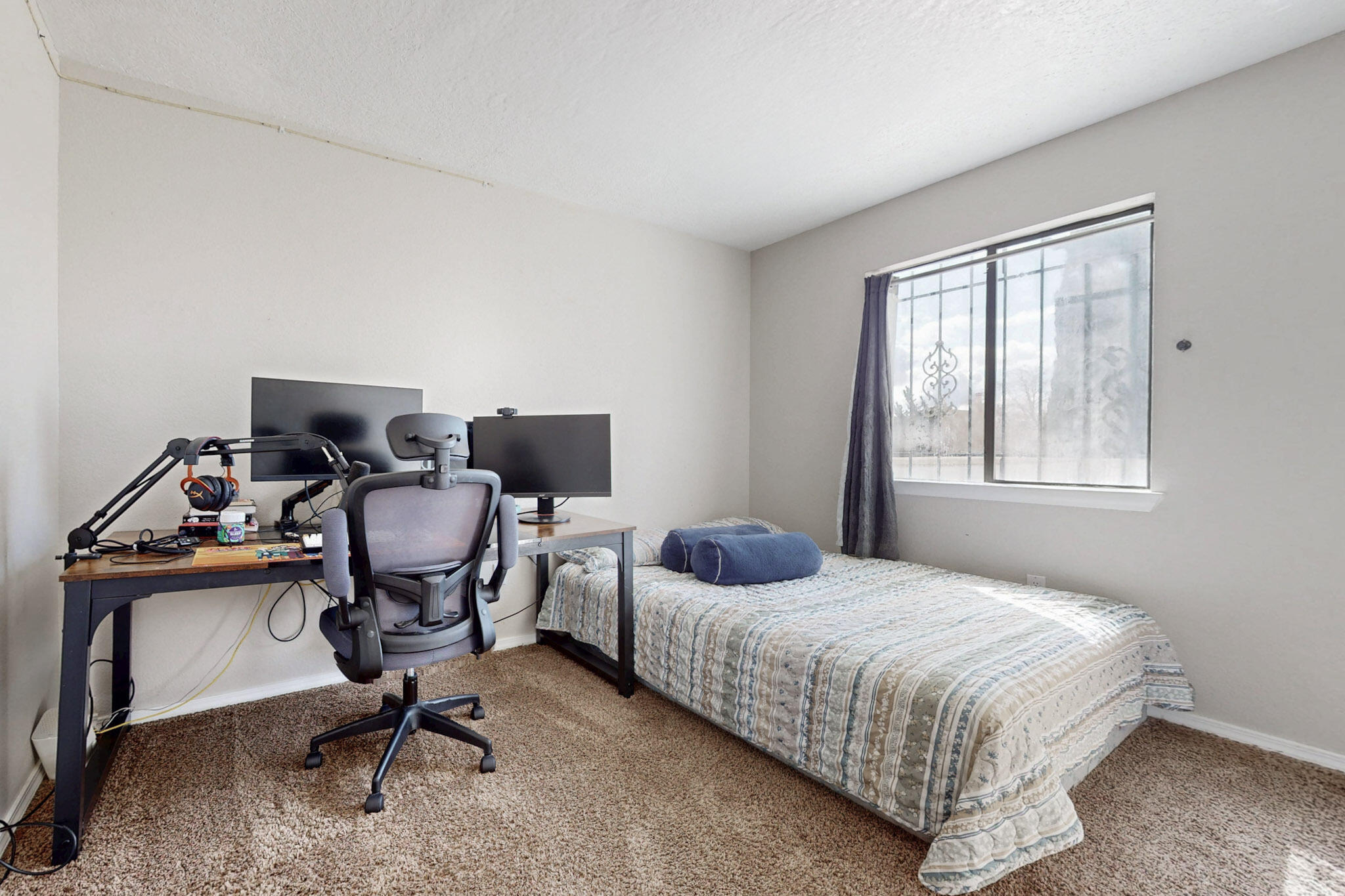 7805 PINEWOOD Drive NW