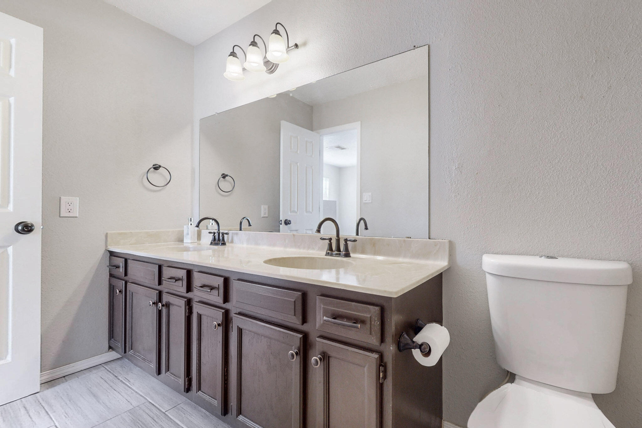 7805 PINEWOOD Drive NW