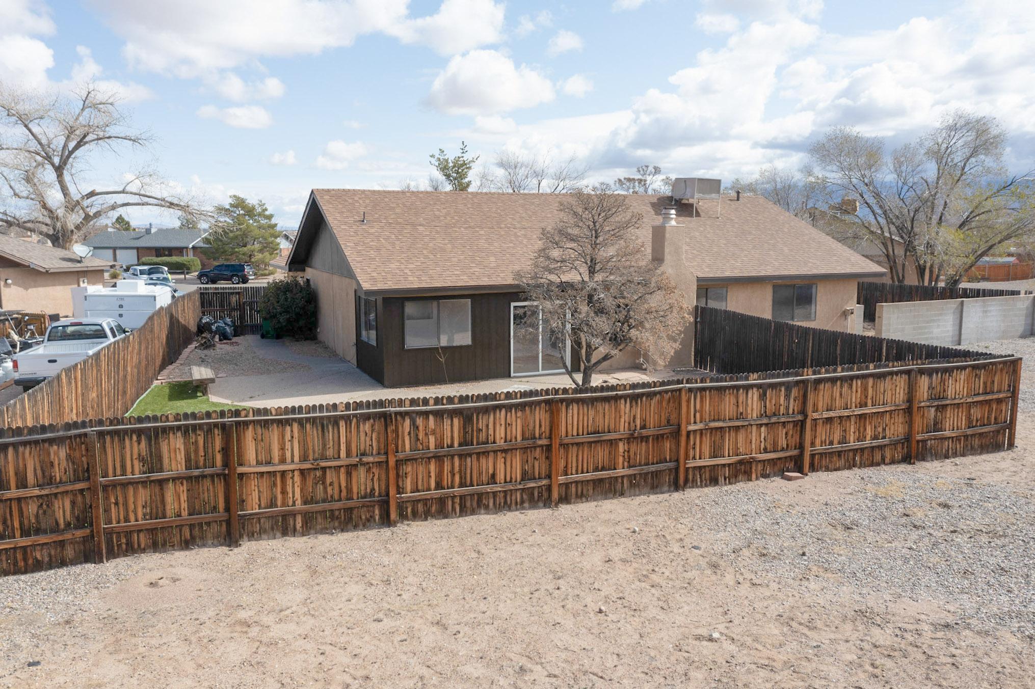 10501 LUTES Court NW