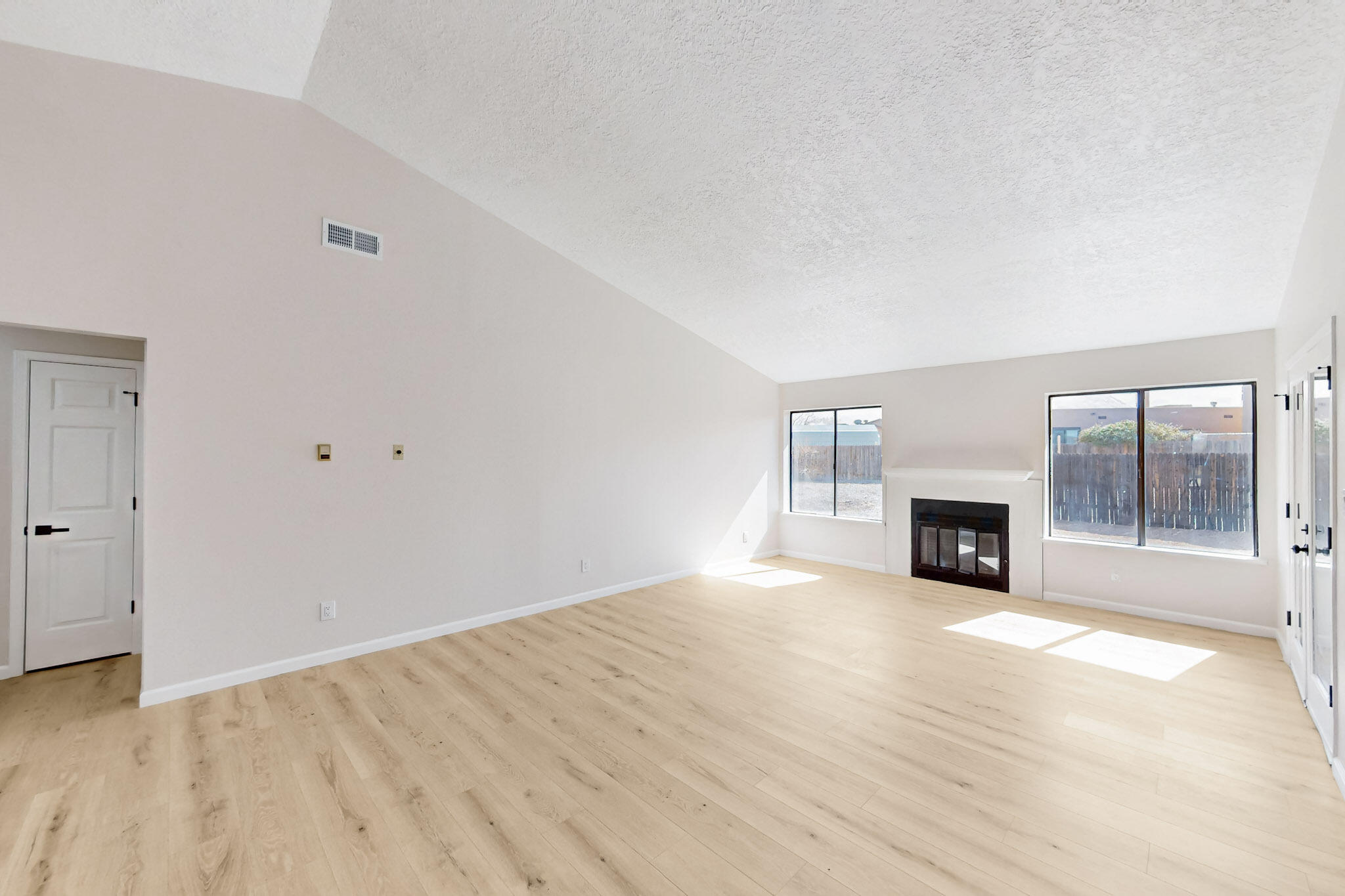 10501 LUTES Court NW