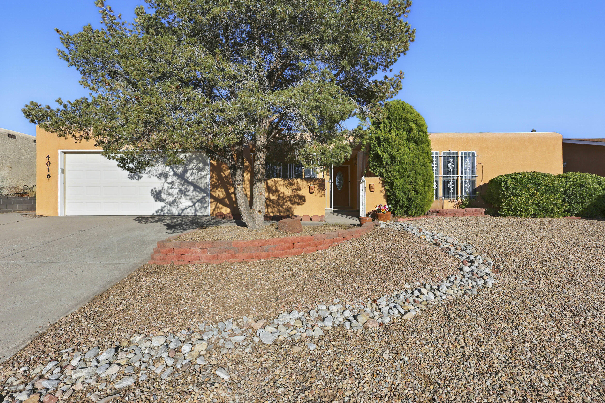 4016 LARA Drive NE