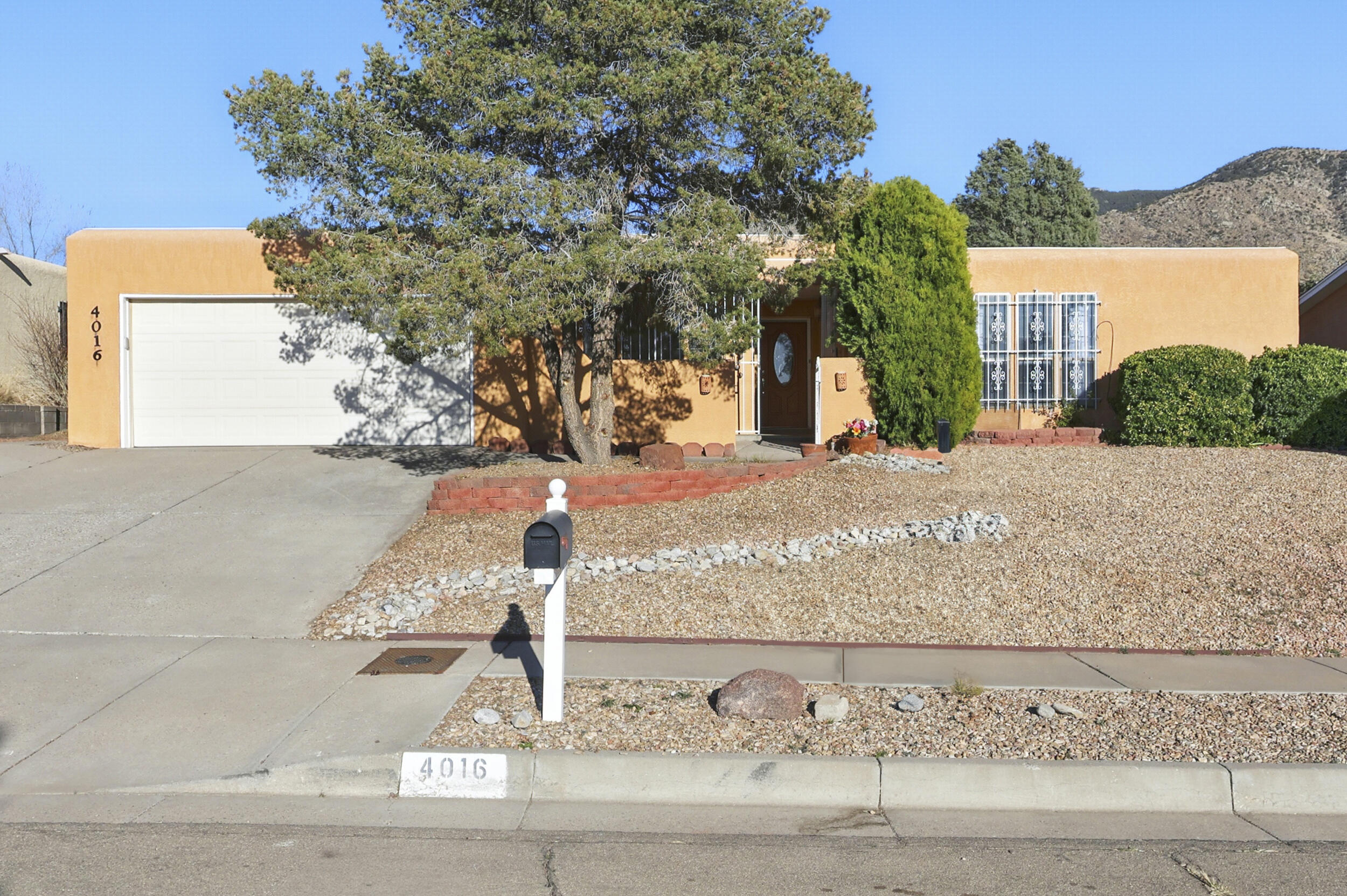 4016 LARA Drive NE