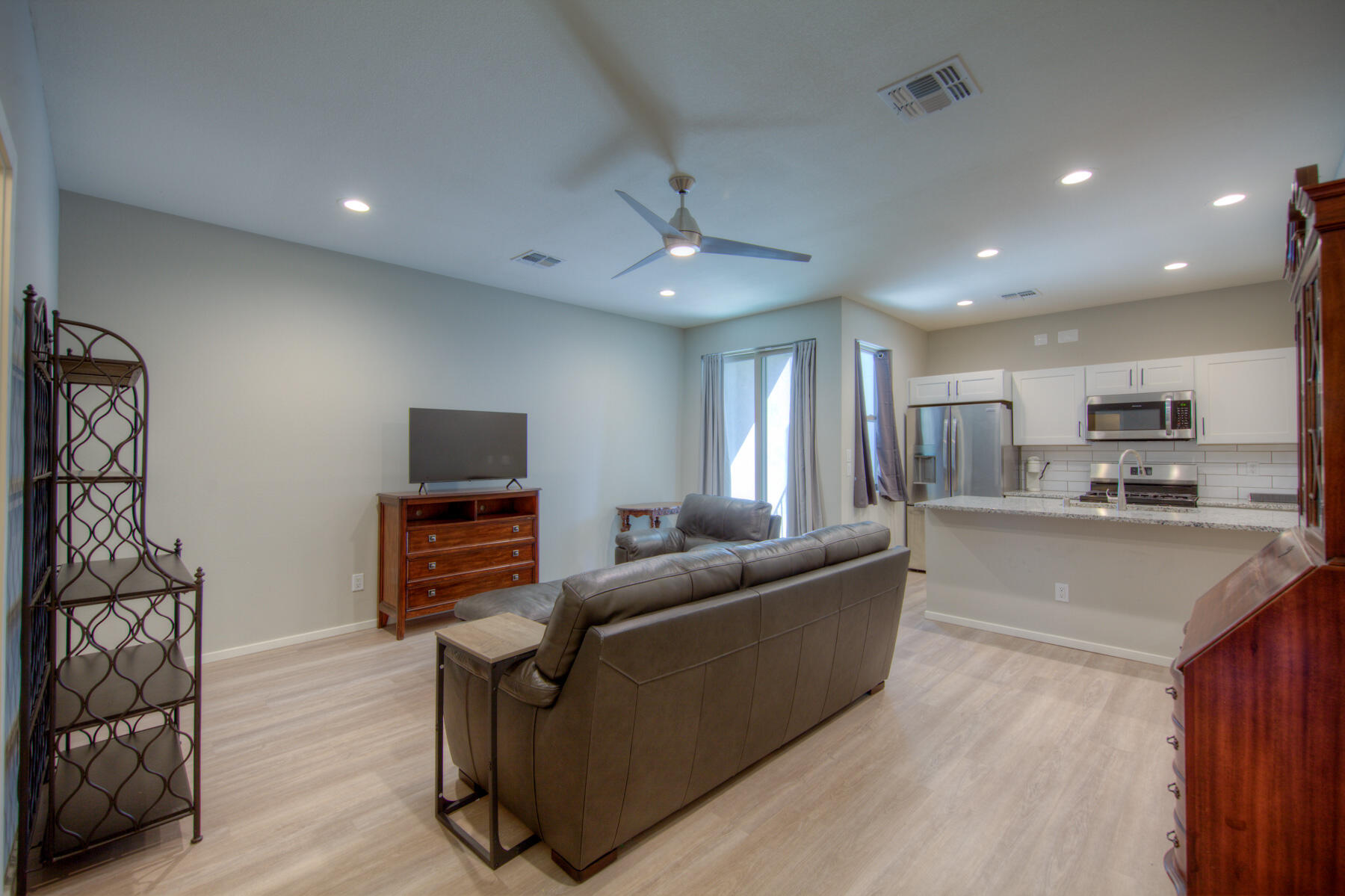 4555 VILLA LOMA Lane NE