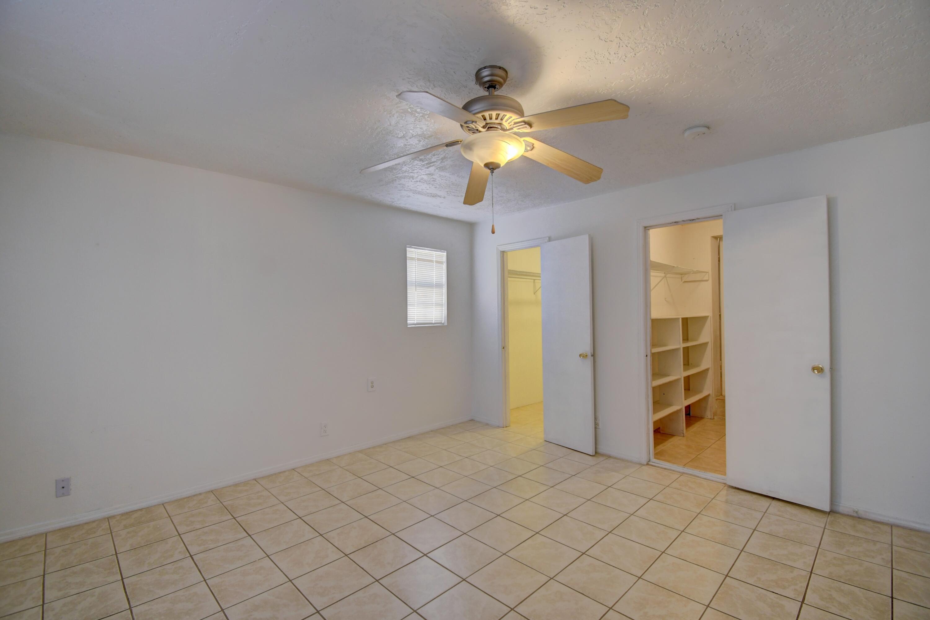 405 RHODE ISLAND Street NE