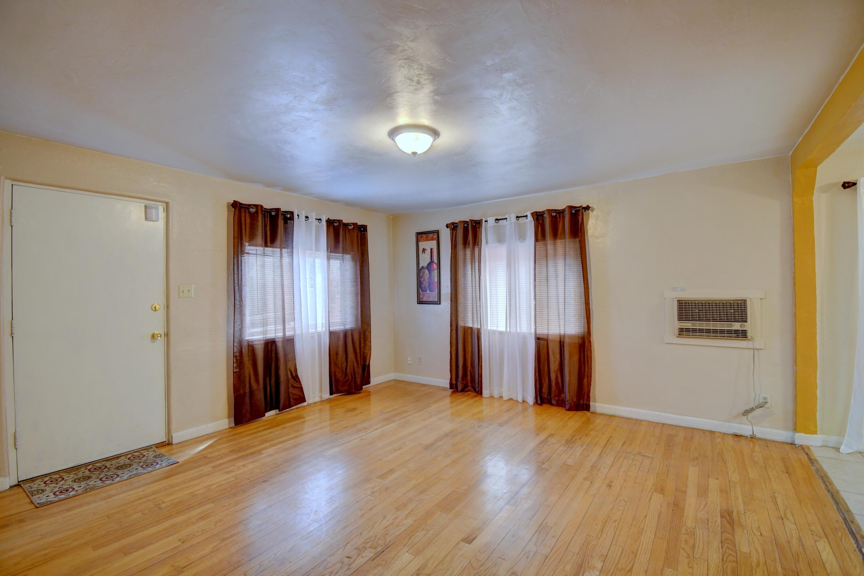 405 RHODE ISLAND Street NE